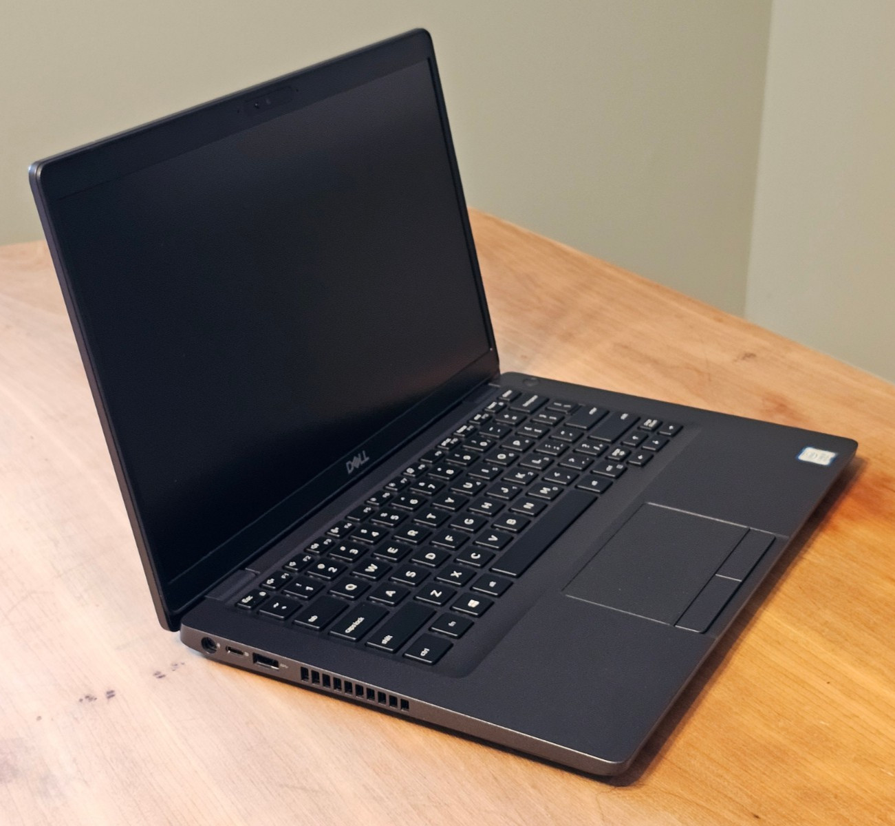 Good Dell 5400 i5-8265U 1.6GHz 8GB 256GB NVMe Webcam Charger & Excellent Battery