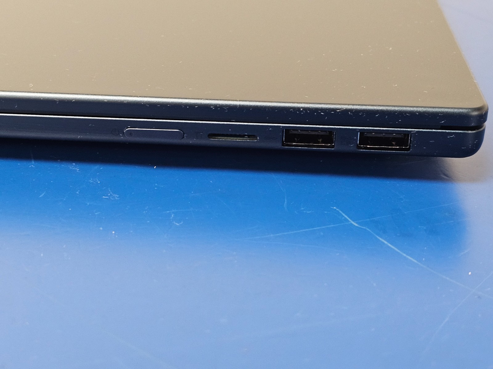 LENOVO IdeaPad 5 2-in-1 16AKP10, AMD Ryzen AI 7 350, 16 GB RAM, 1 TB NVMe SSD