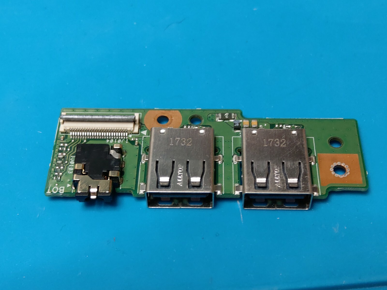 MEDION E6436 SCHEDA CON 2 PORTE USB E JACK AUDIO E15S IO REV2.1 69N0FZG10B01-01