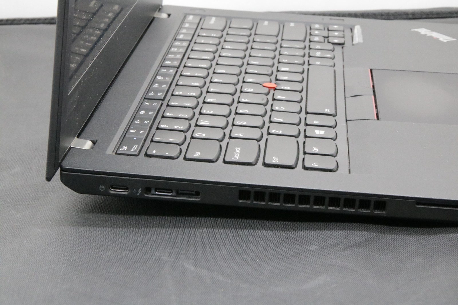 Lenovo ThinkPad T480 – i7-8650U – 8GB, No SSD, No Windows +Adapter