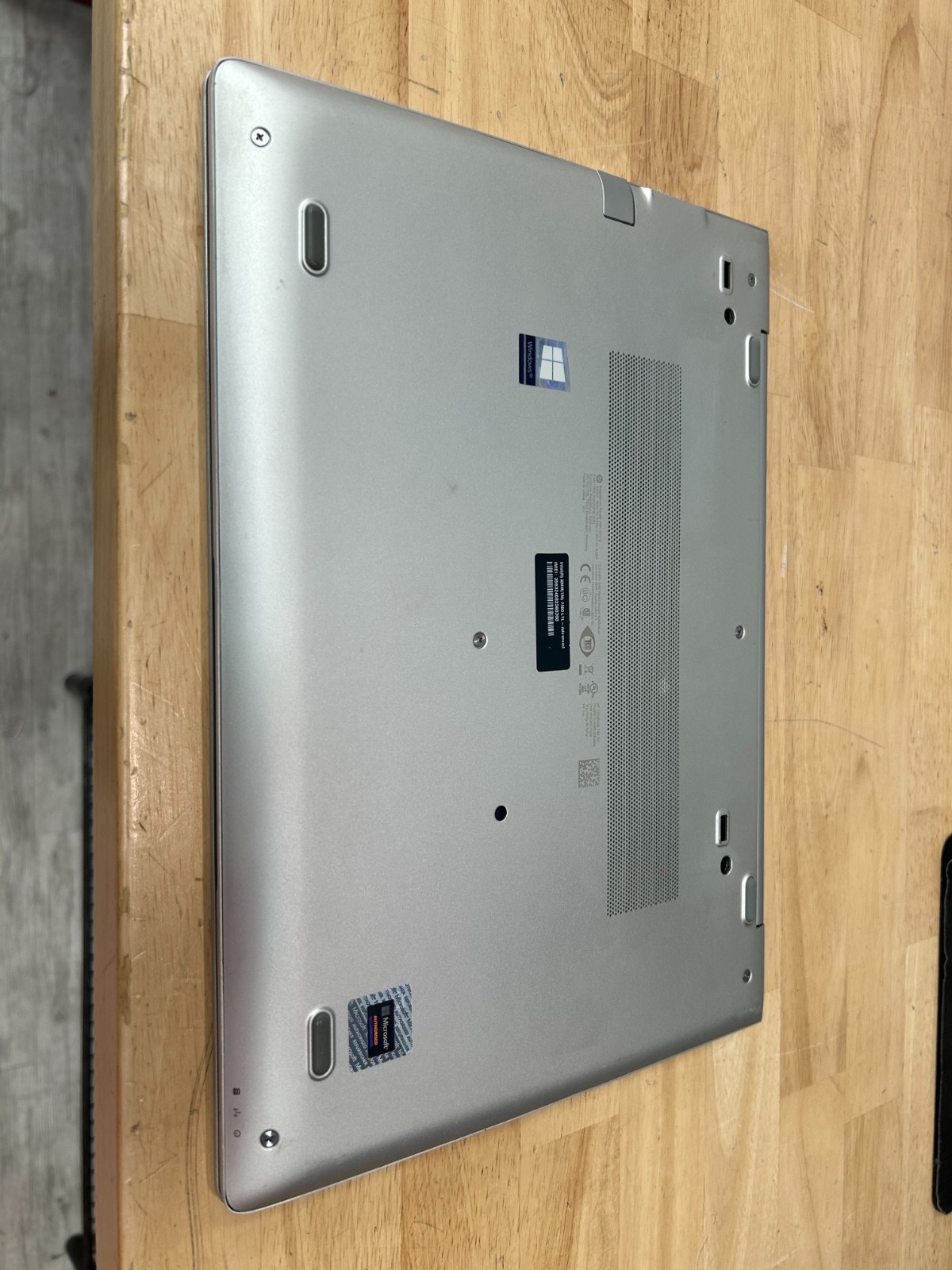 HP ELITEBOOK 745 G5 14″ AMD Ryzen 5 2500U 3.00GHz 16GB RAM 256GB NVMe