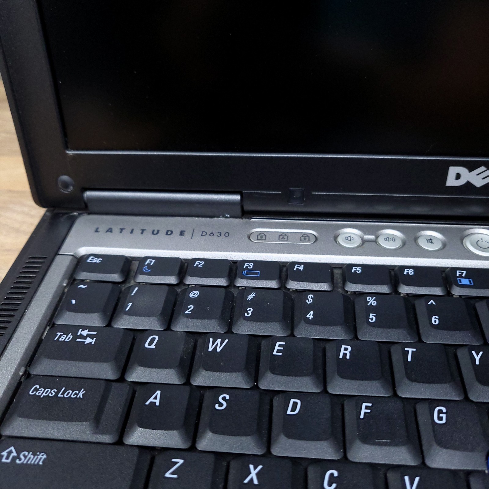 Dell Latitude D630 14″ Laptop Core 2 Duo T7250 2.0GHz 1GB No HDD BIOS Tested