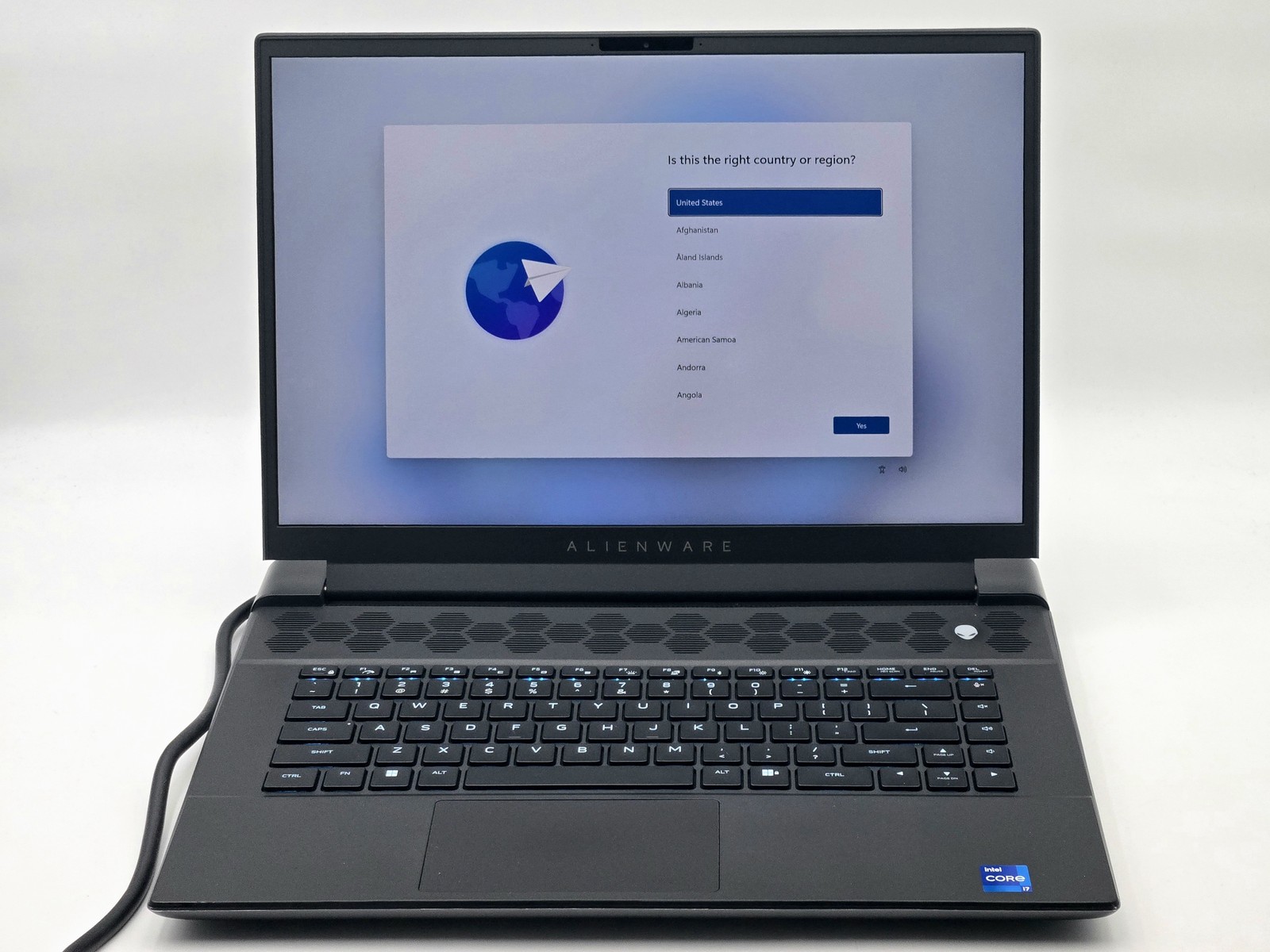 Dell Alienware m16 R1 16″ QHD+ i7-13700HX RTX 4070 16GB 1TB SSD W11 Pro