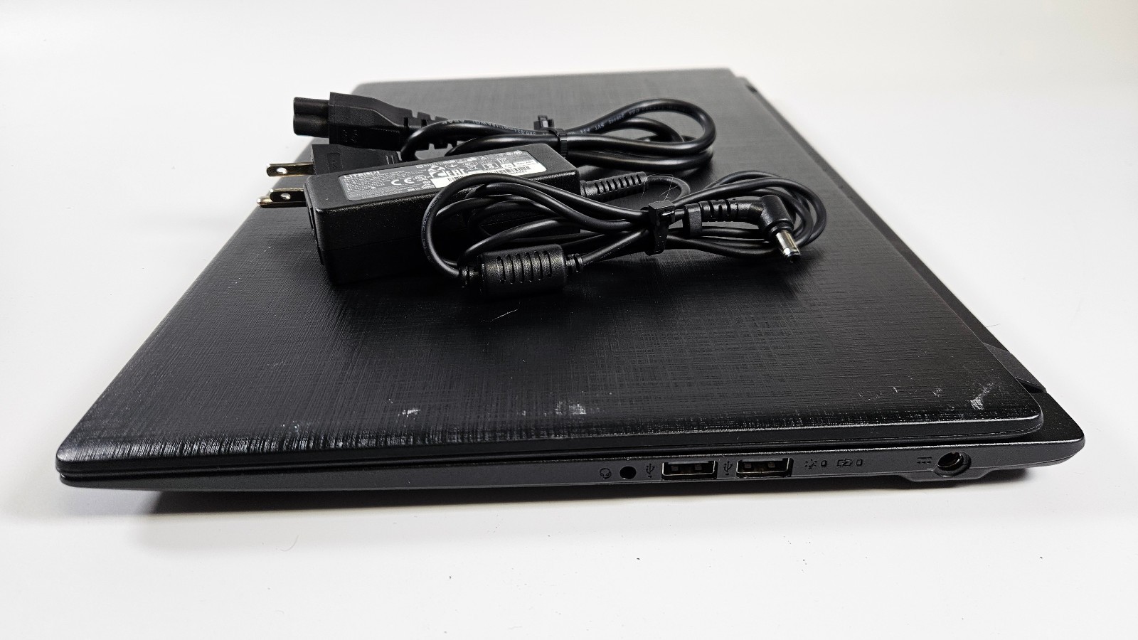 Acer Aspire A315-21-99ES 15.6″ Laptop AMD A9 128GB SSD 4GB RAM NO OS Bad Battery