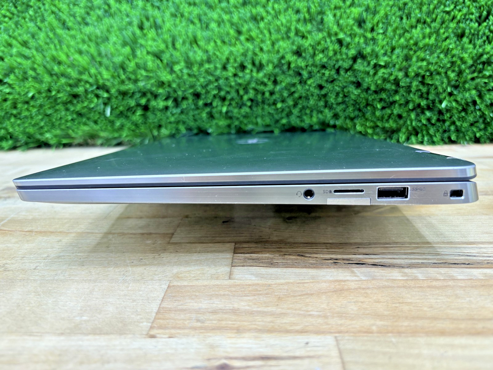 Dell Latitude 7400 2-in-1 Intel i5-8th Gen 1.60GHz 8GB RAM 256GB SSD Win 11 Pro*