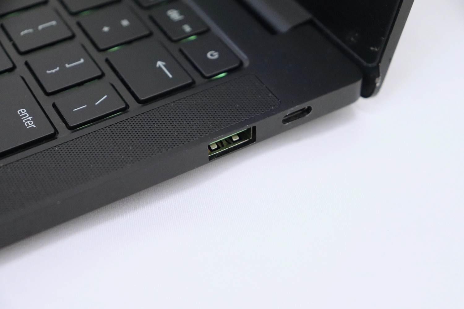 RAZER Blade 13 13.3″ i7 16GB 512GB SSD FHD Win11 Ultrabook