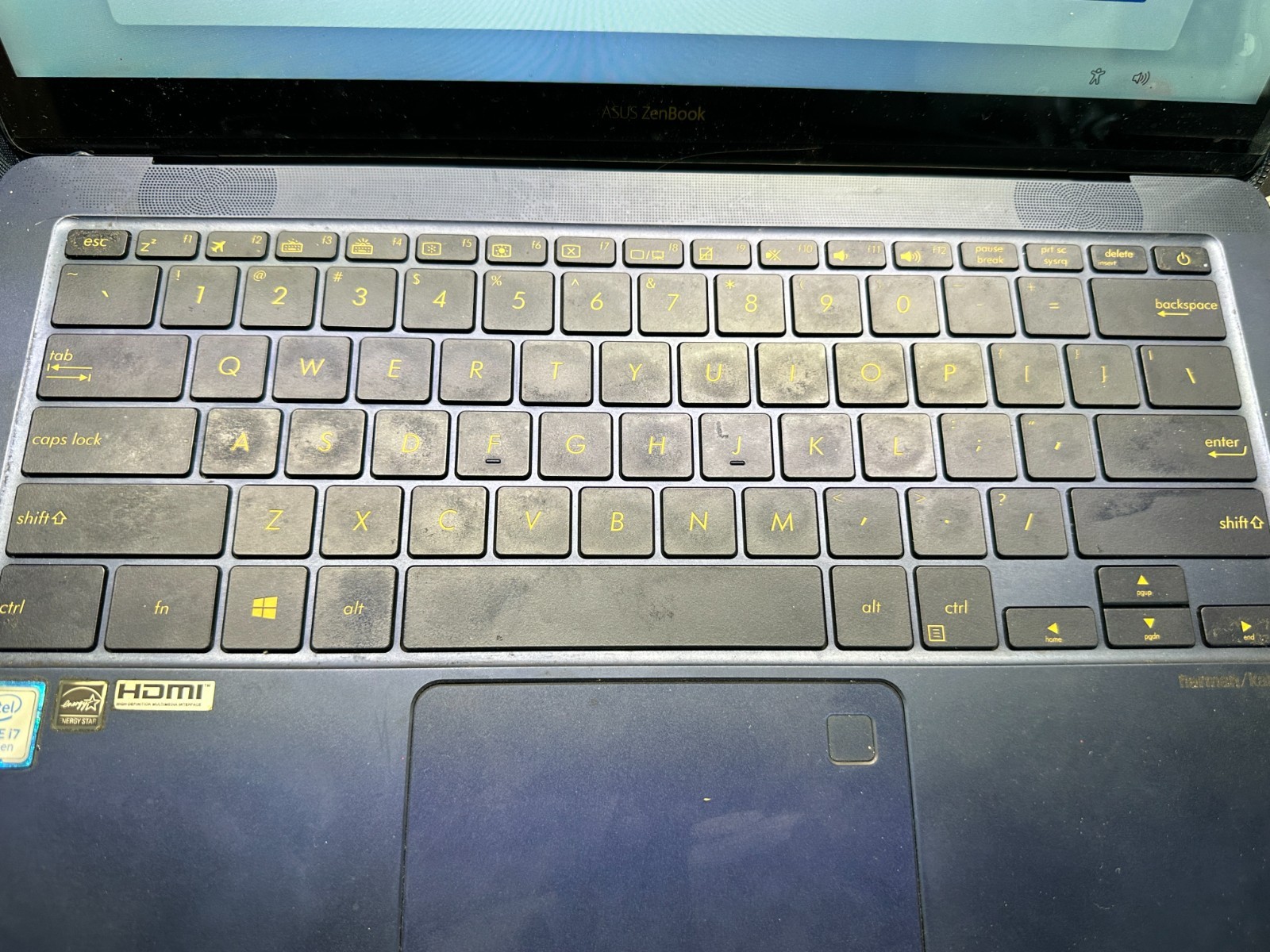 ASUS ZenBook 3 UX490UAR – Intel Core i7-8550U 1.8GHz 500GB SSD, 16GB RAM