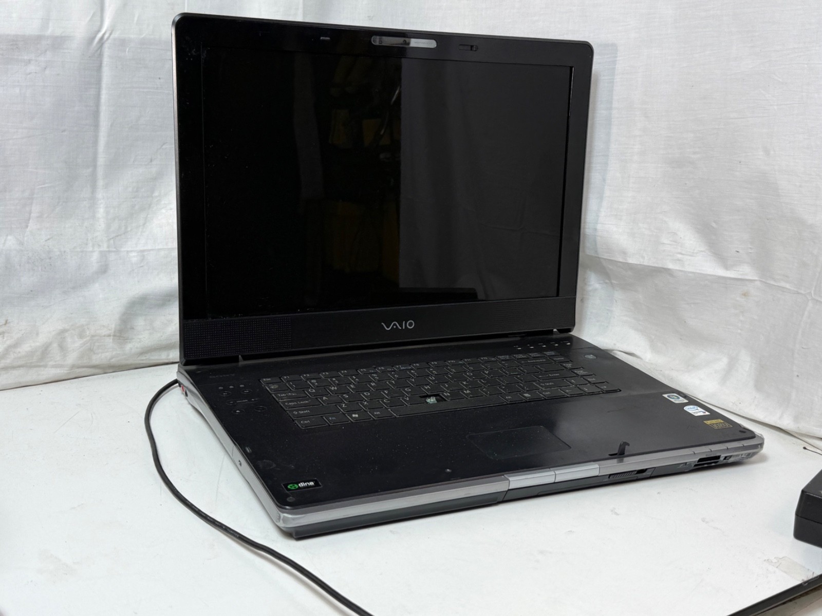 Sony VAIO PCG-8X2L 17″ Laptop Intel Centrino Duo Vista Full HD For Parts/Repair