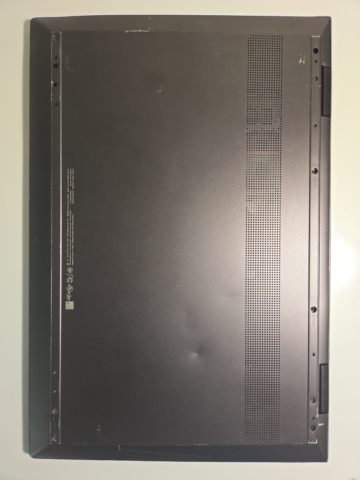 HP Tscr 15,6/ 2in1/ Ryzen 5-2500u/ Radeon GFX/ 8Gb/ Ssd 255Gb/ Battery/ NO AC