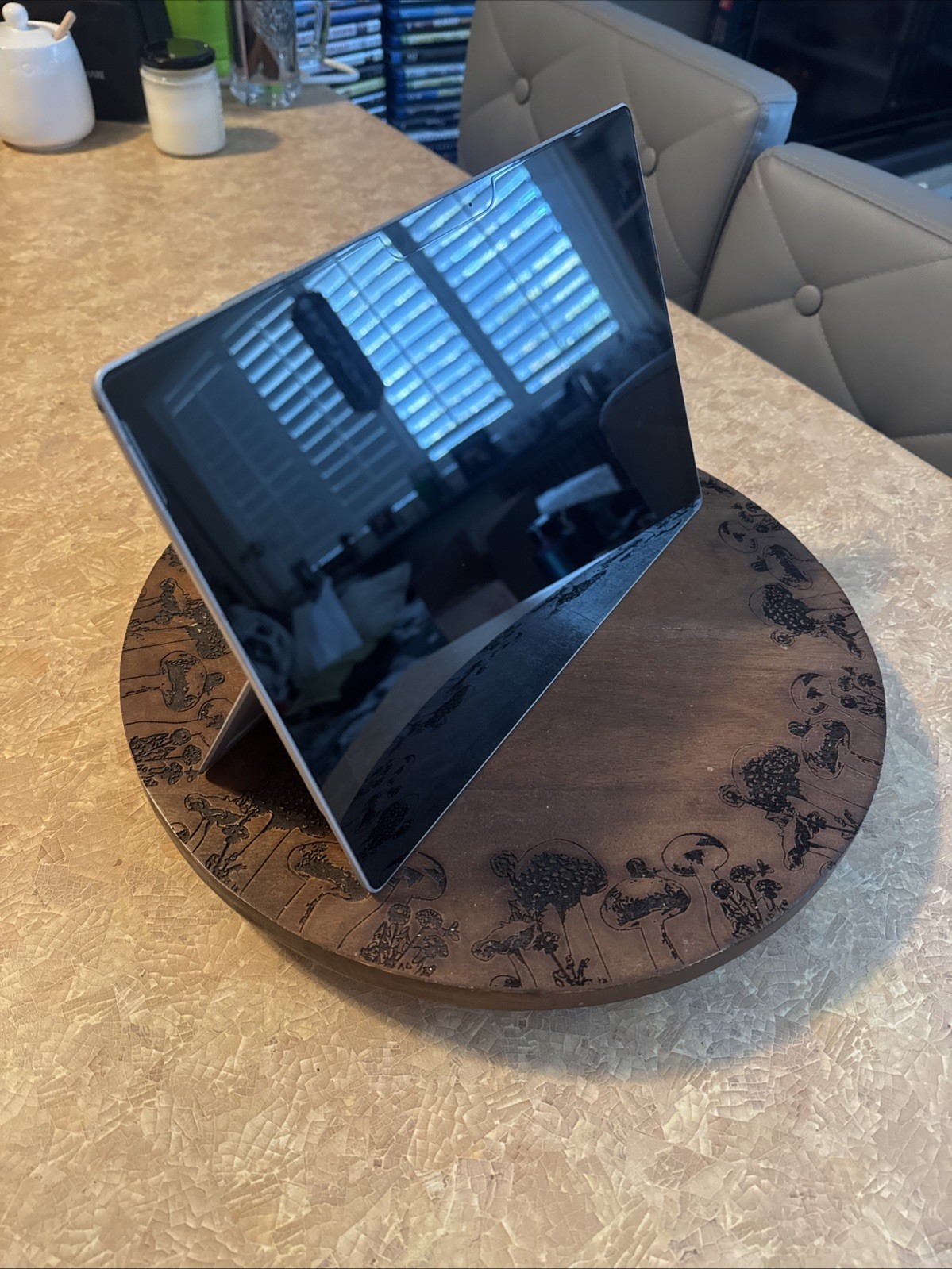 Windows 10 Surface Pro 128GB Excellent Condition: Includes Keyboard +Mouse+Case