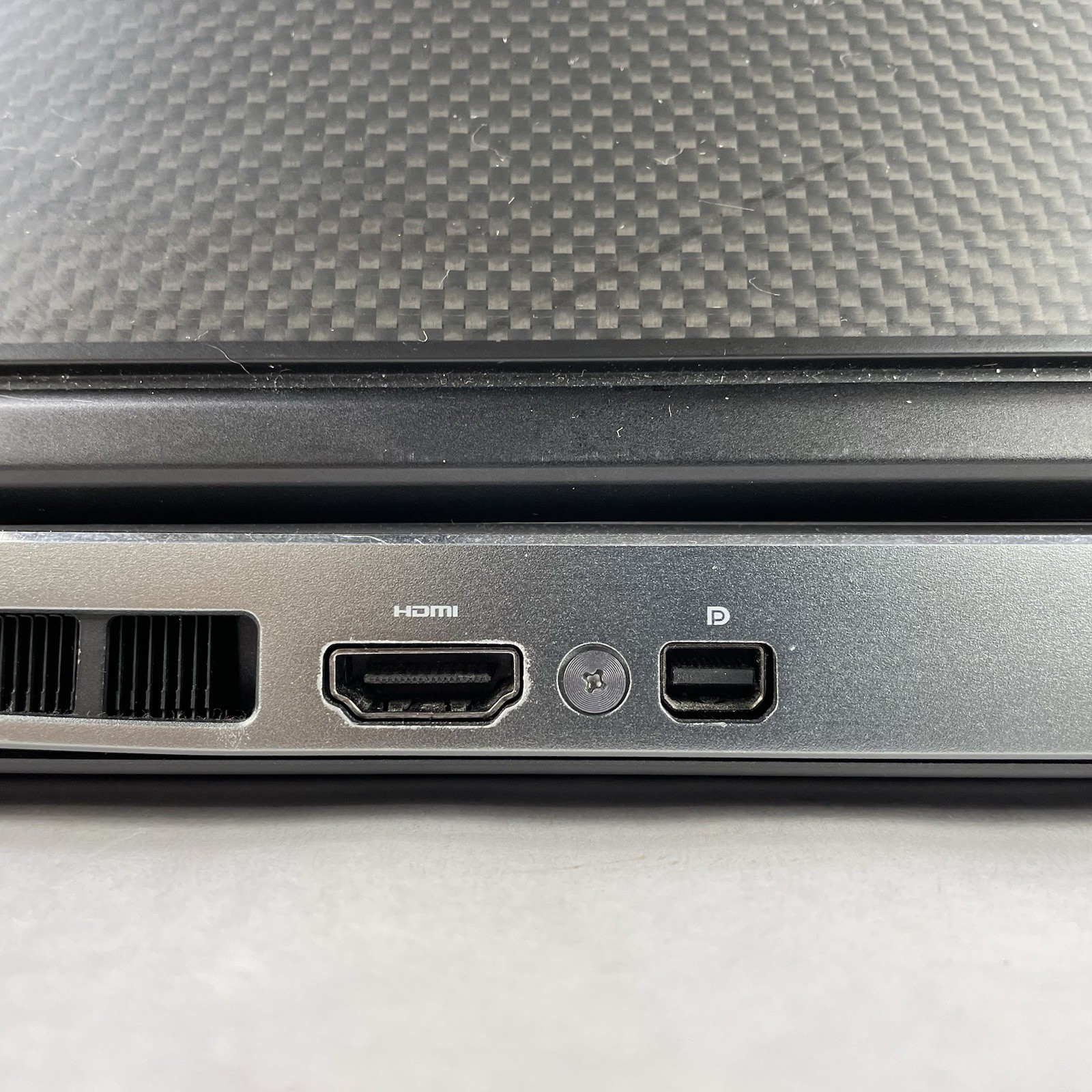 Dell Precision 7730 17.3″ i7-8850H 2.6GHz 32GB RAM NVIDIA No SSD No OS Dent Edge
