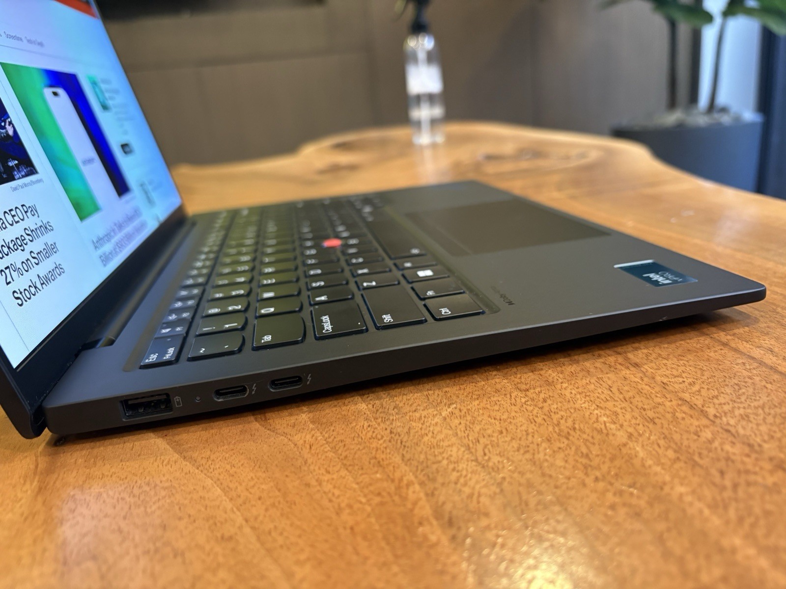 Lenovo ThinkPad X1 Carbon Gen 12 2.8K OLED Touch Ultra 7 165U 64GB 1TB Laptop
