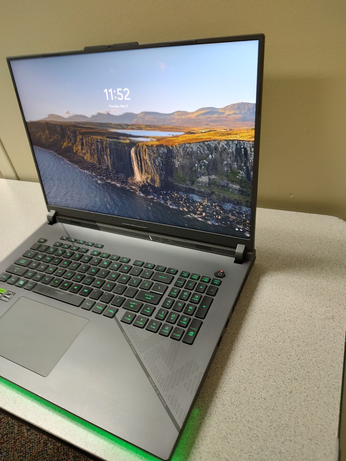 ASUS ROG Strix G814JVR-IS96 2024 18″ i9-14900HX 16GB 1TB NVME WIFI 7 upgrade