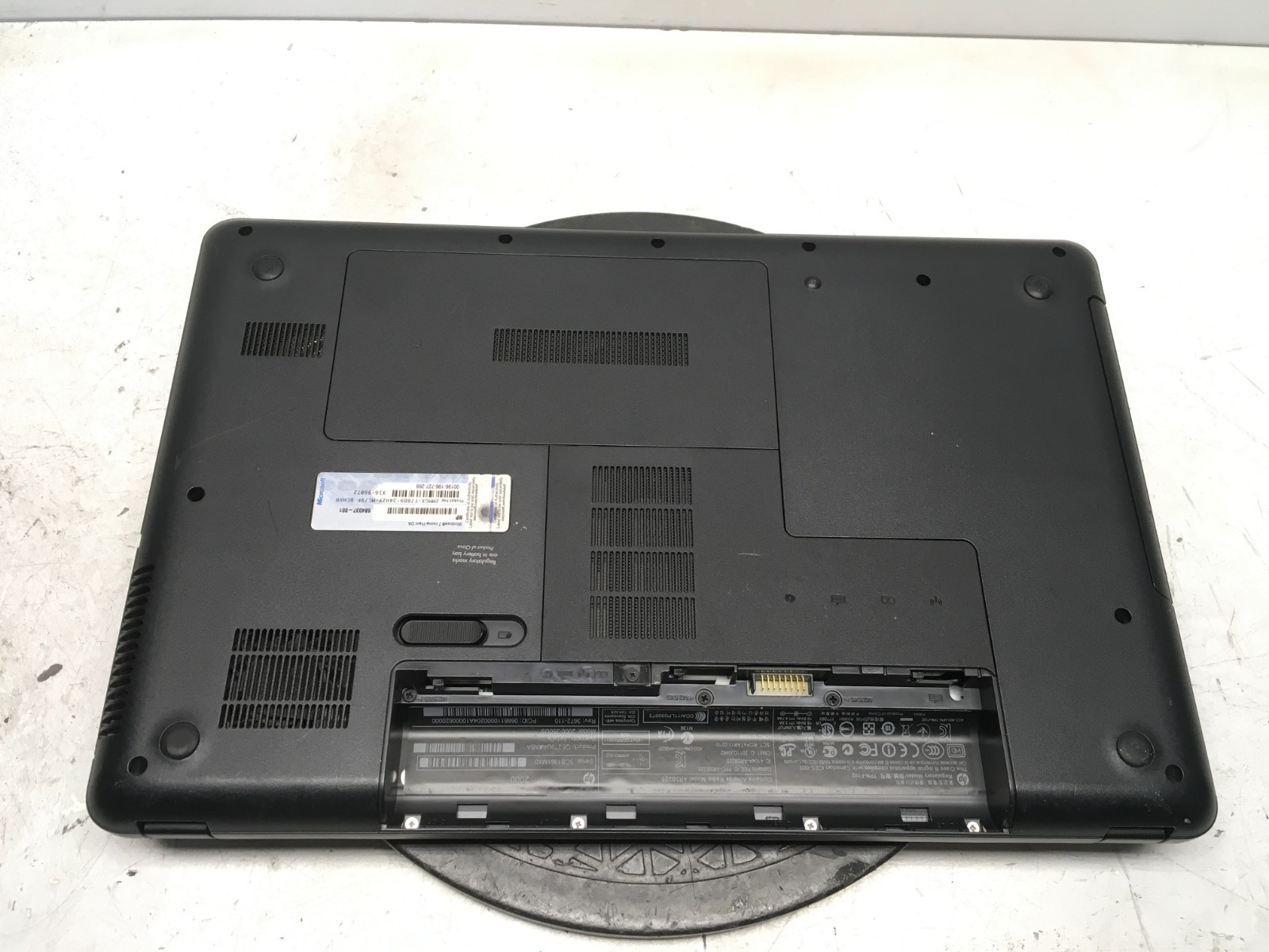 HP 2000-350US Intel Pentium B950 2.1GHz 4 GB NO HDD