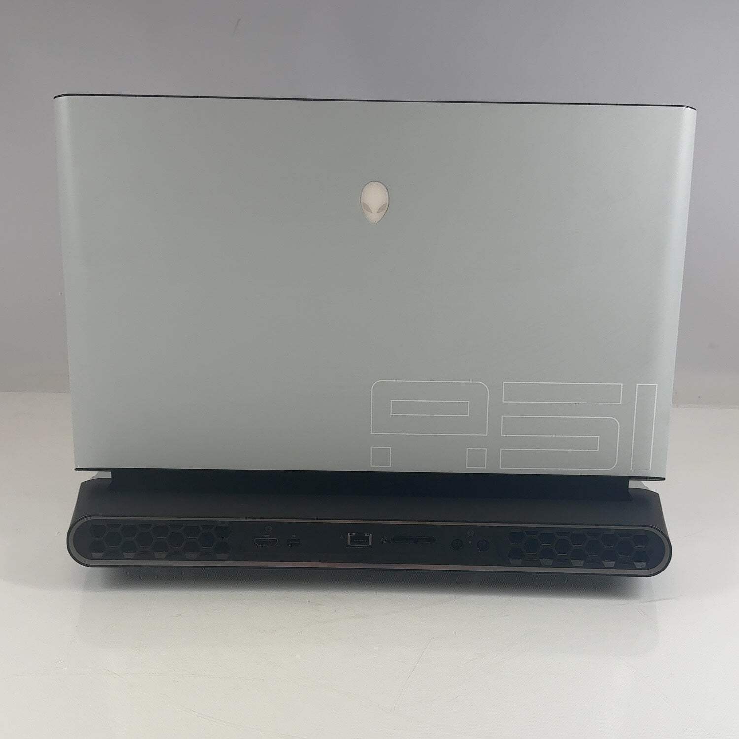 Alienware Area-51m R2 17.3″ i7-10700k 3.8GHz 16GB RAM 1TB SSD GeForce RTX 2070 S