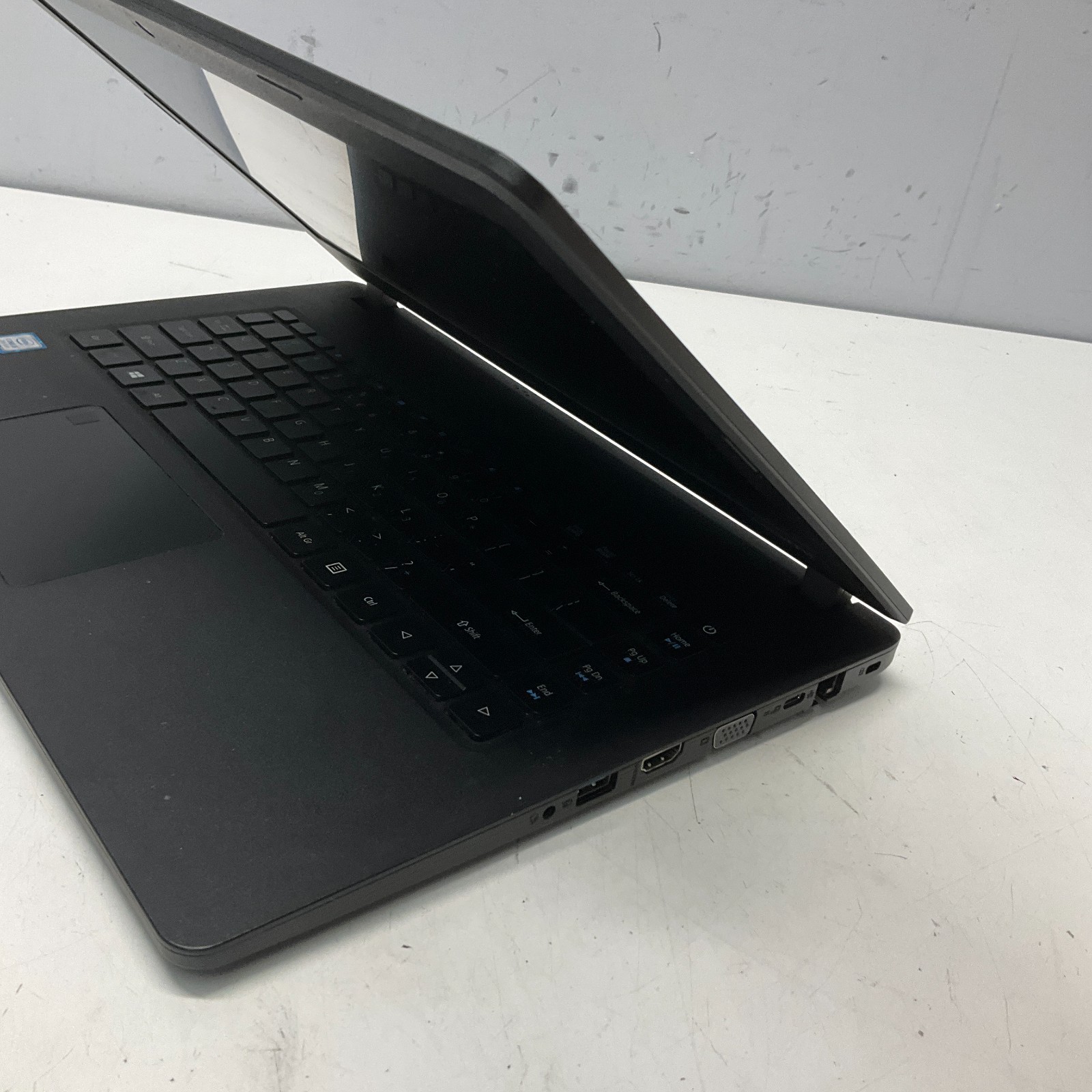Acer TravelMate P214-51 14″ Intel Core i5-8250U @ 1.60 GHz 8GB 128GB SSD Win 11