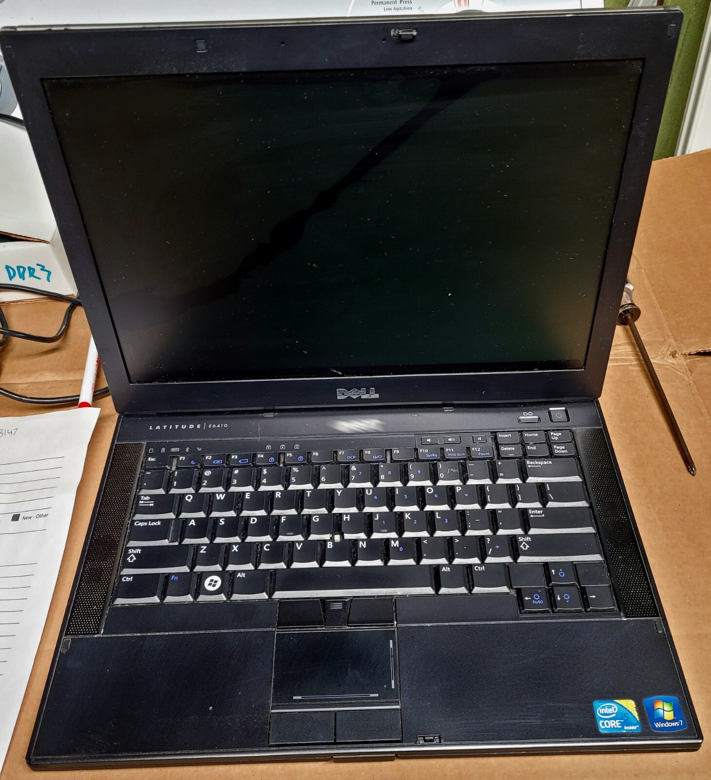 Dell Latitude E6410 No Ram/HDD/Batt/PS For Parts Only – Cracked Screen