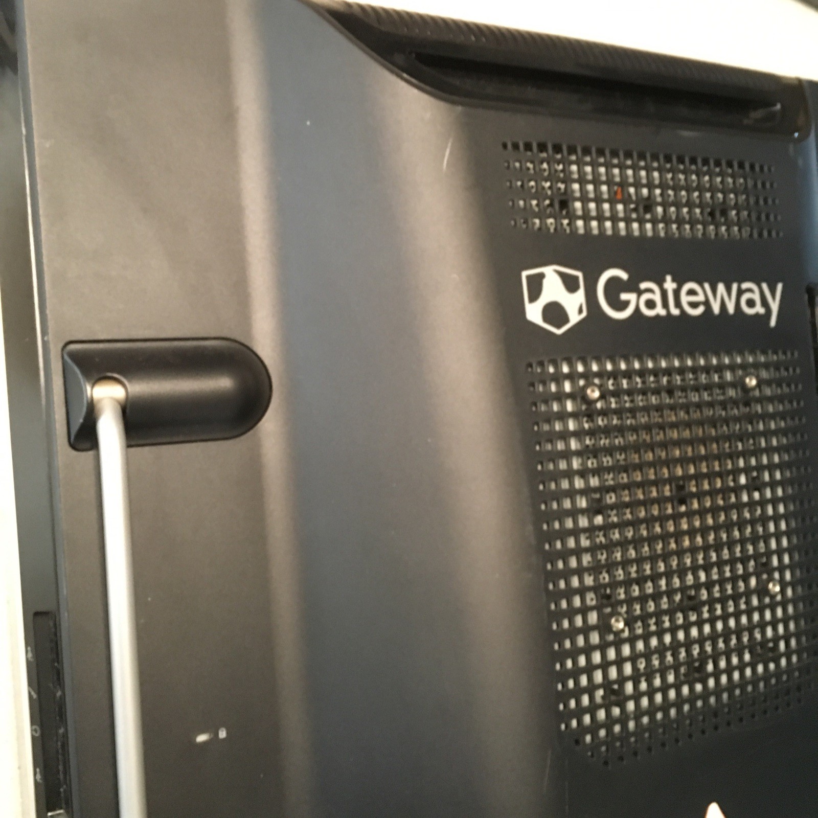 Gateway All-in-one ZX6961-WIN 7 Home i3-2100 3.1ghz, 4gb ram, 930gb HDD