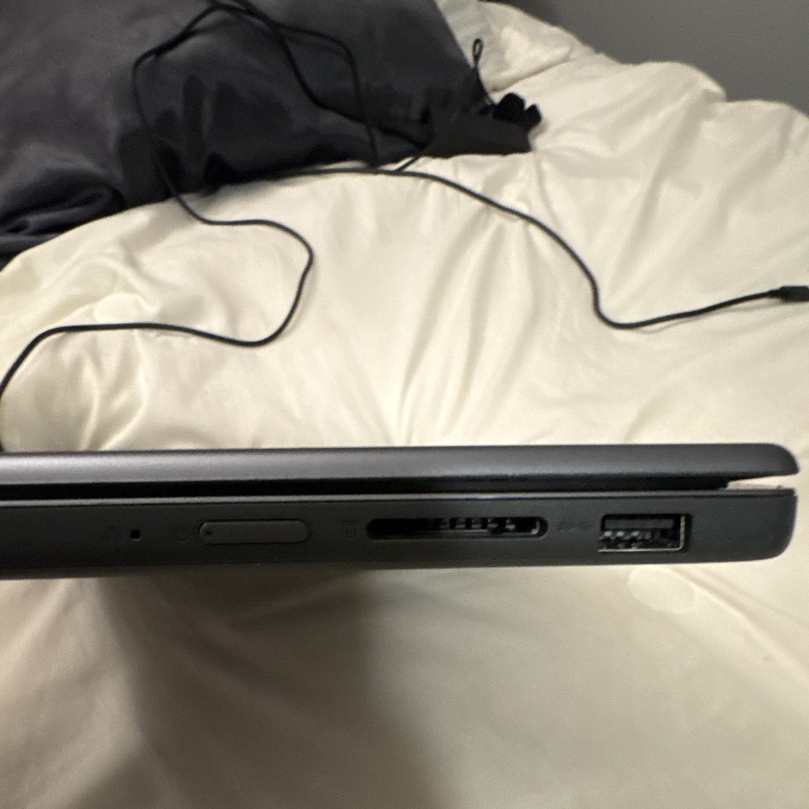 Lenovo IdeaPad Slim 3 15AHP10 15.6” Laptop Ryzen / SSD / Charger Included