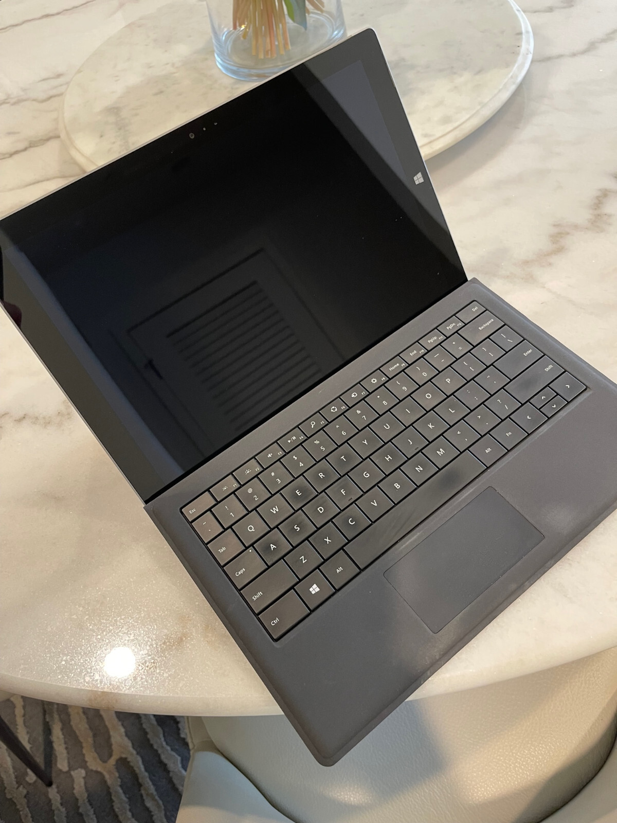 Microsoft Surface Pro 3 (4GB RAM 64 GB SSD, Intel Core i3, Windows 8.1)
