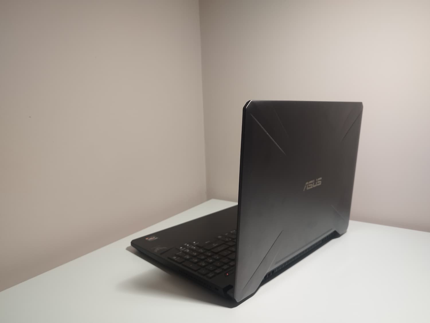 Asus TUF gaming FX505DU / AMD Ryzen 7 w/ Radeon Vega / 16 GB RAM / Cleaned