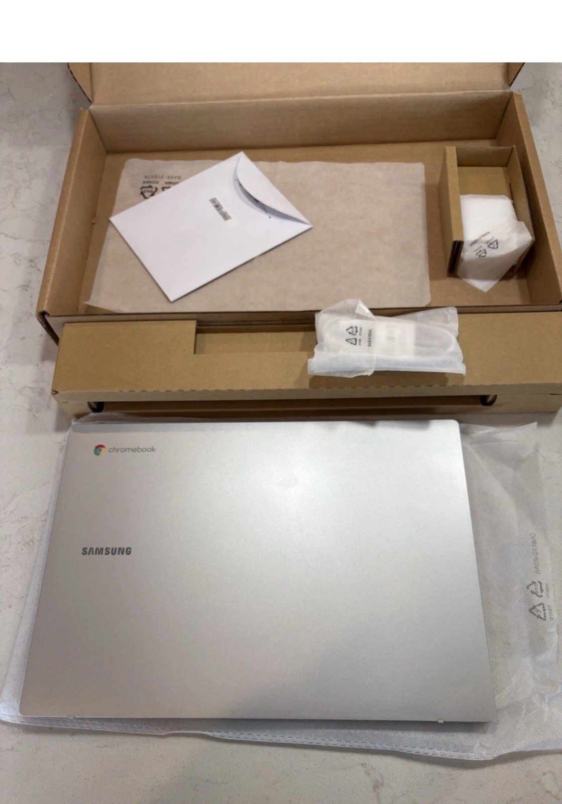 Samsung Galaxy Chromebook Go 14″ (32GB eMMC, Intel Celeron N, 2.80 GHz, 4GB,…
