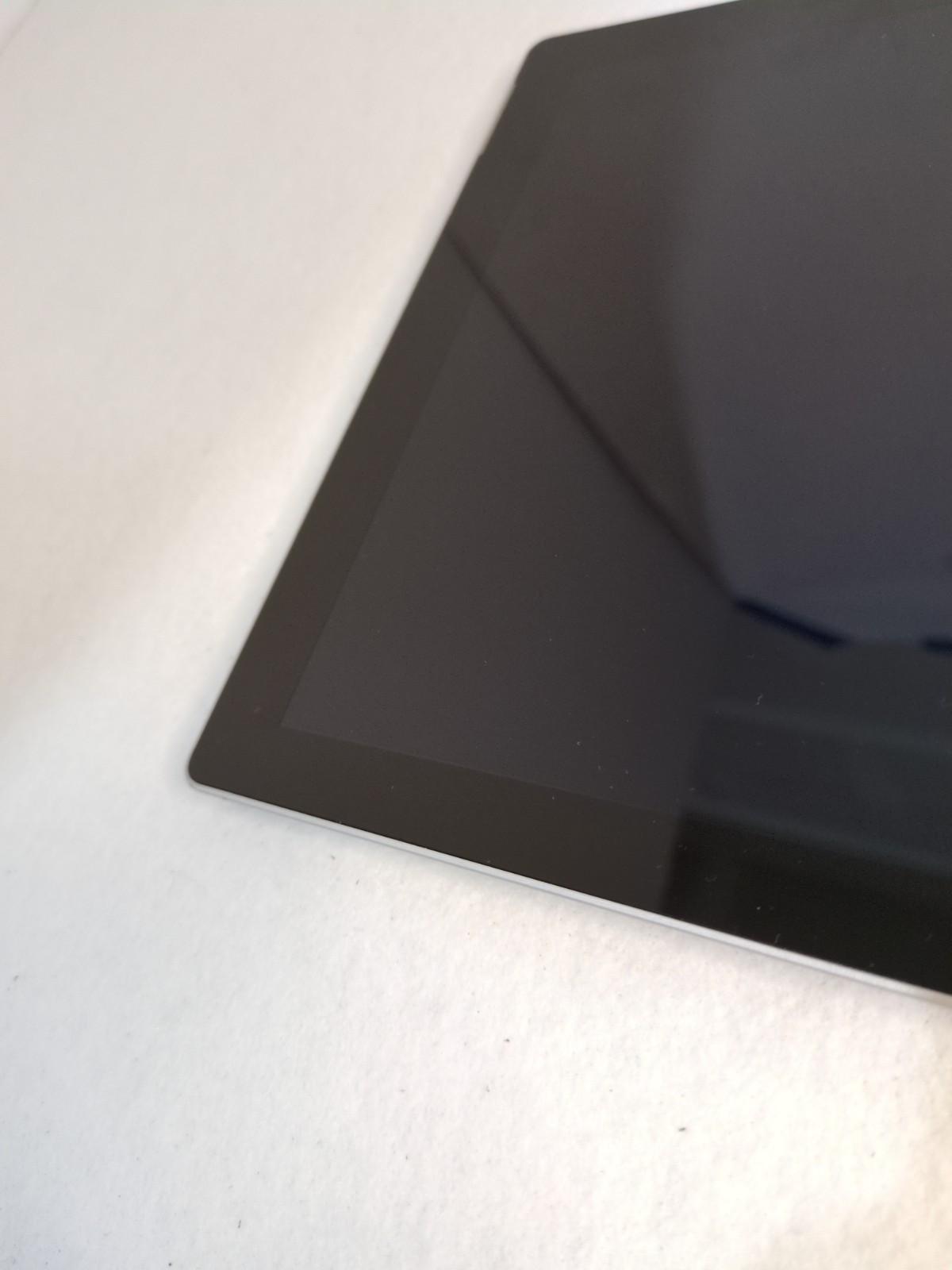 Microsoft Surface Pro 3 Model 1631 | 12″ | 256GB SSD | 8GB RAM | Windows 11