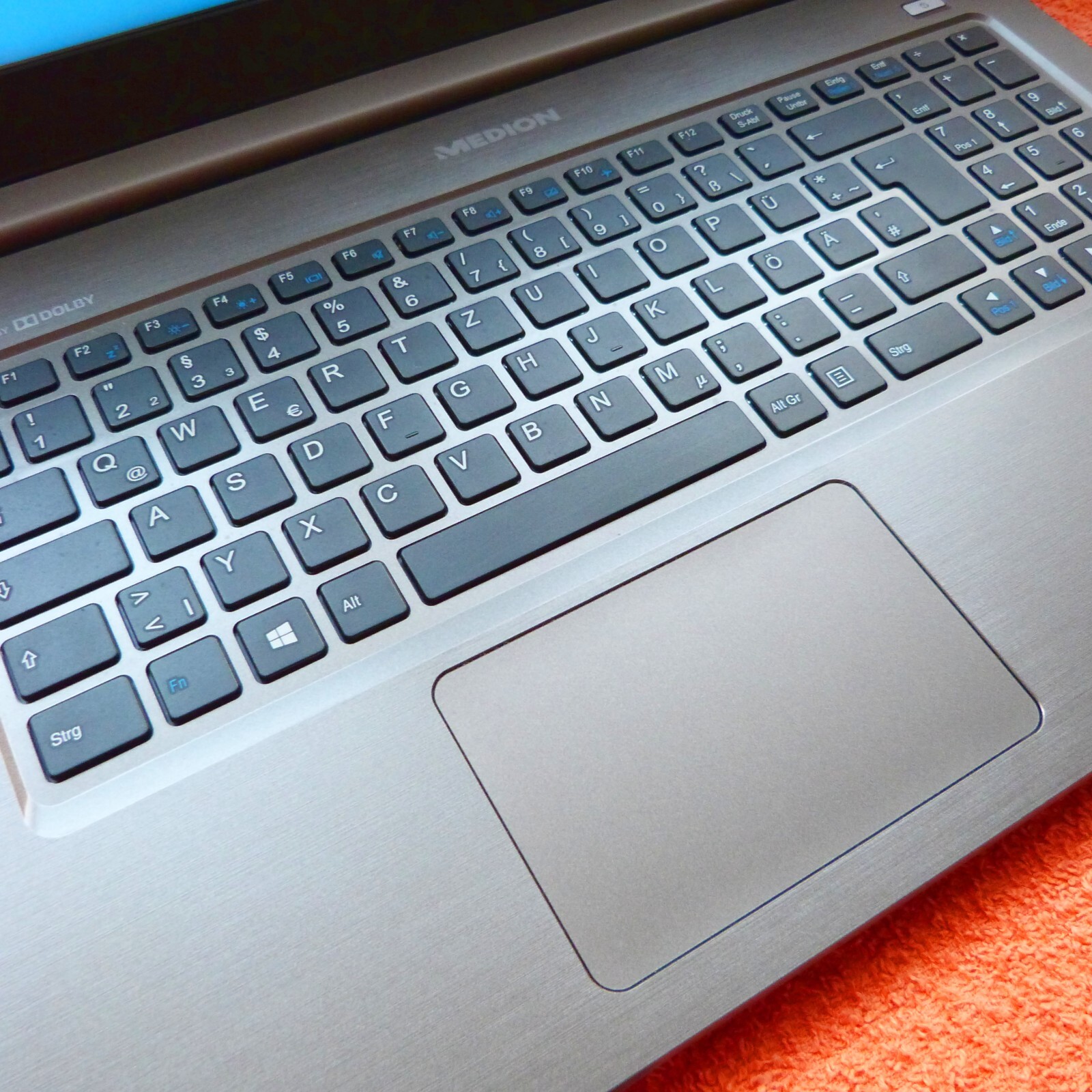 Medion S6417 METAL l 15″ FULLHD Ultrabook DOLBY l 1TB Windows 10 l 8GB RAM