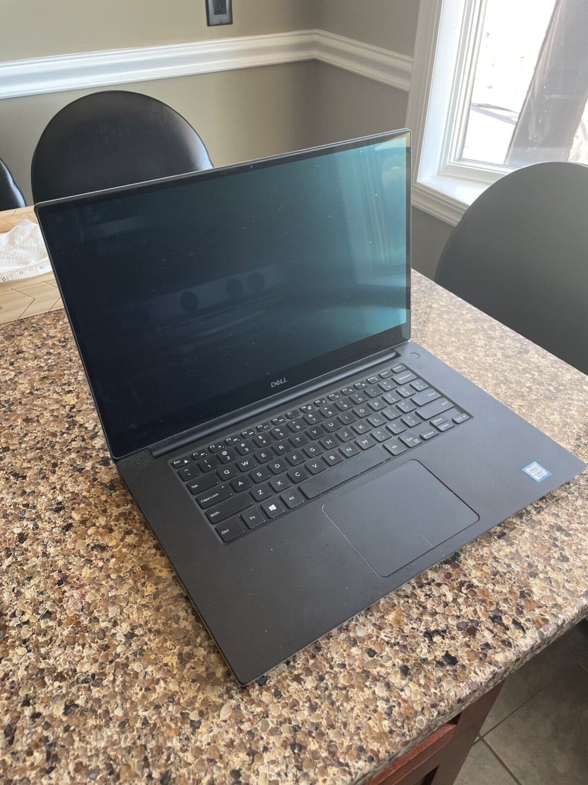 Dell XPS 15 7590 15.6″ (1TB SSD, Intel Core i7 9th Gen., 2.60GHz, 32GB ) Laptop