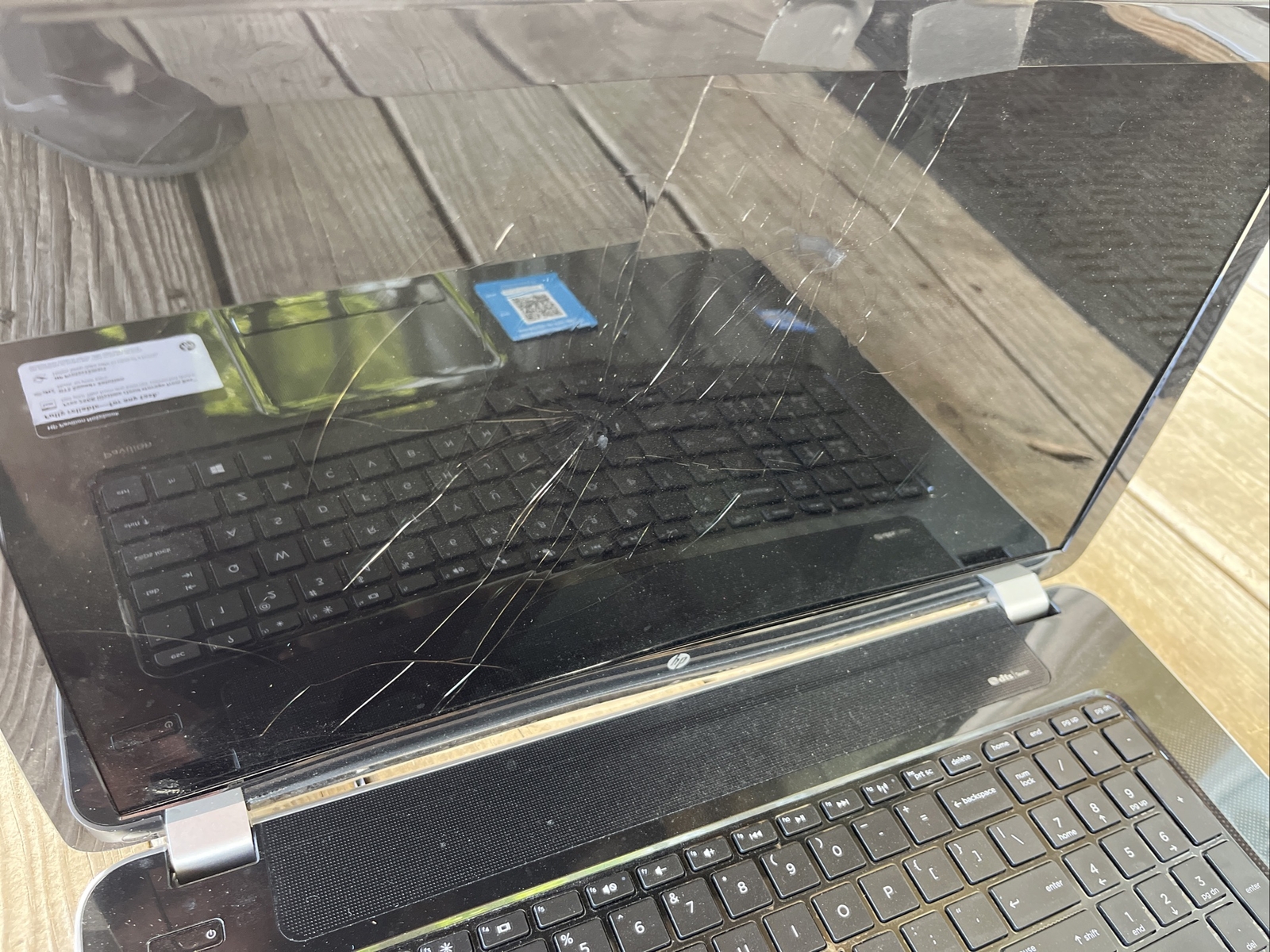 HP Pavilion 17-e112dx Laptop 17″ Intel Core i3 VERY DAMAGED For Parts