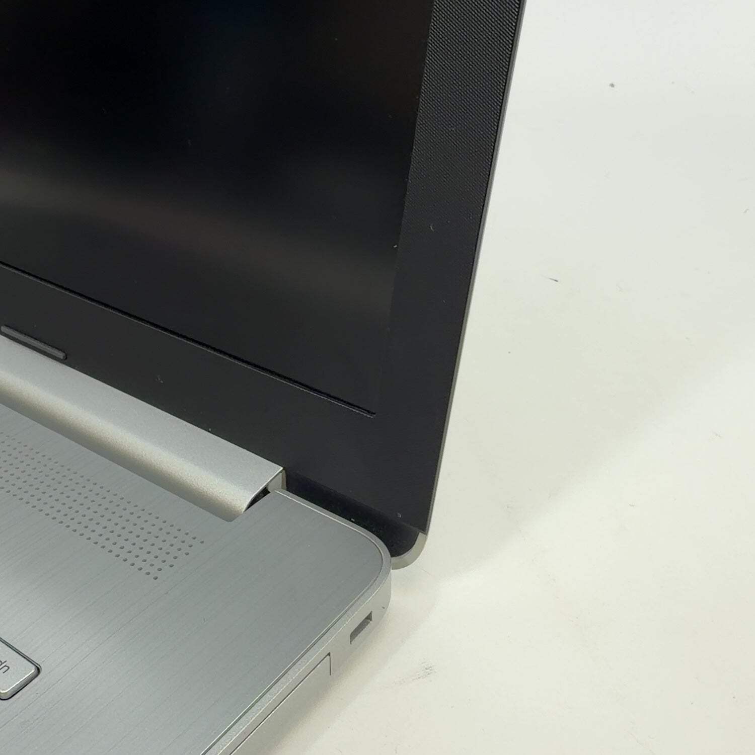 HP Laptop 17-BY3053CL 17.3″ i5-1035G1 1.0GHz 12GB RAM 1TB HDD