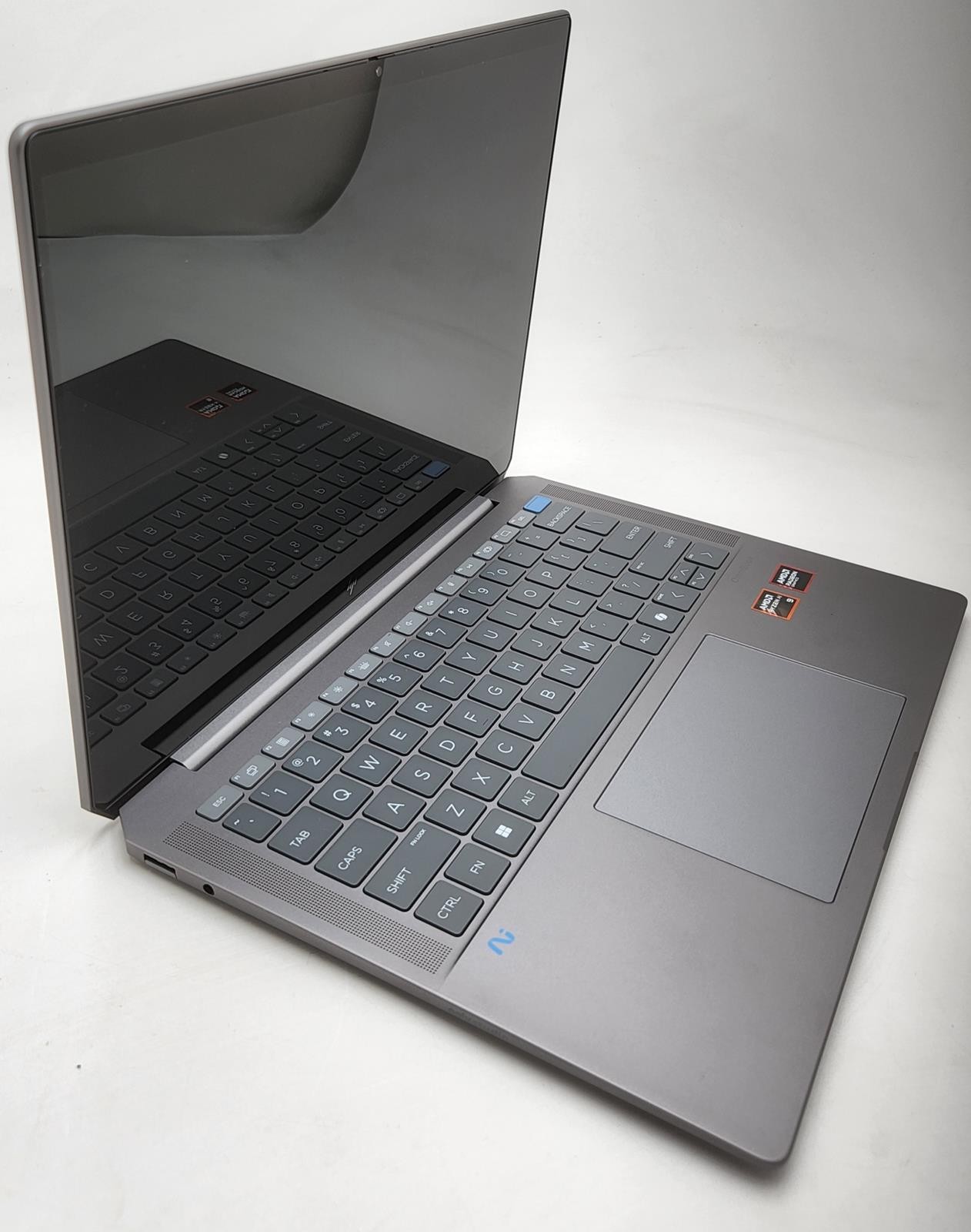 HP OMNIBOOK ULTRA /AMD RYZEN AI 9 365 /RADEON 880M /32GB RAM /1TB /NO OS#157267#