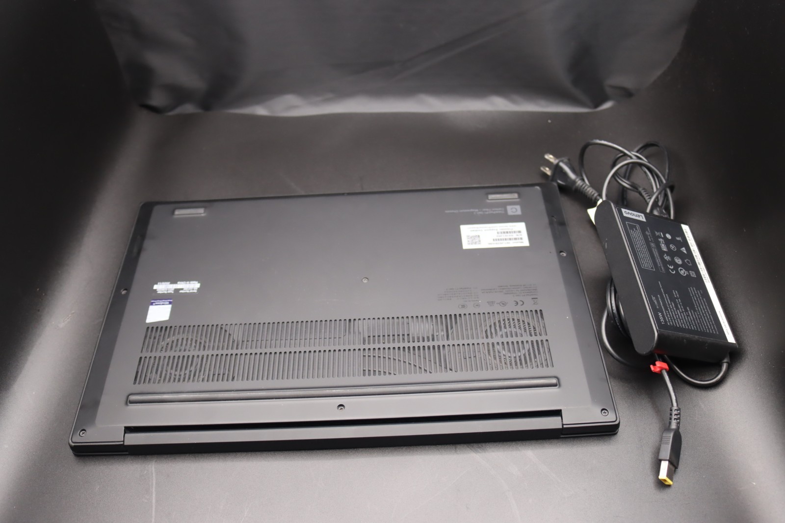 Lenovo ThinkPad P1 Gen 3 i7-10750H 32GB RAM 512GB SSD NVIDIA Quadro T1000