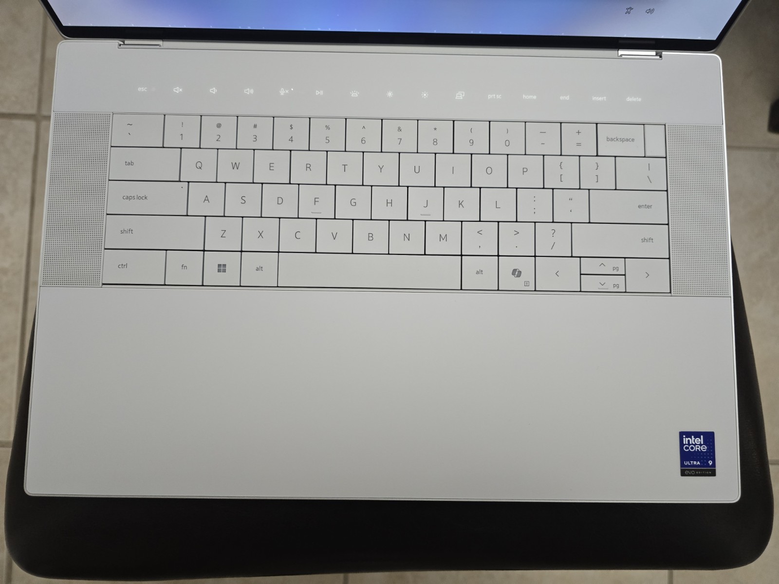 Dell XPS 16 Premium 16 4K OLED Touch Ultra 9 285H 32GB 1TB RTX 5060 Laptop