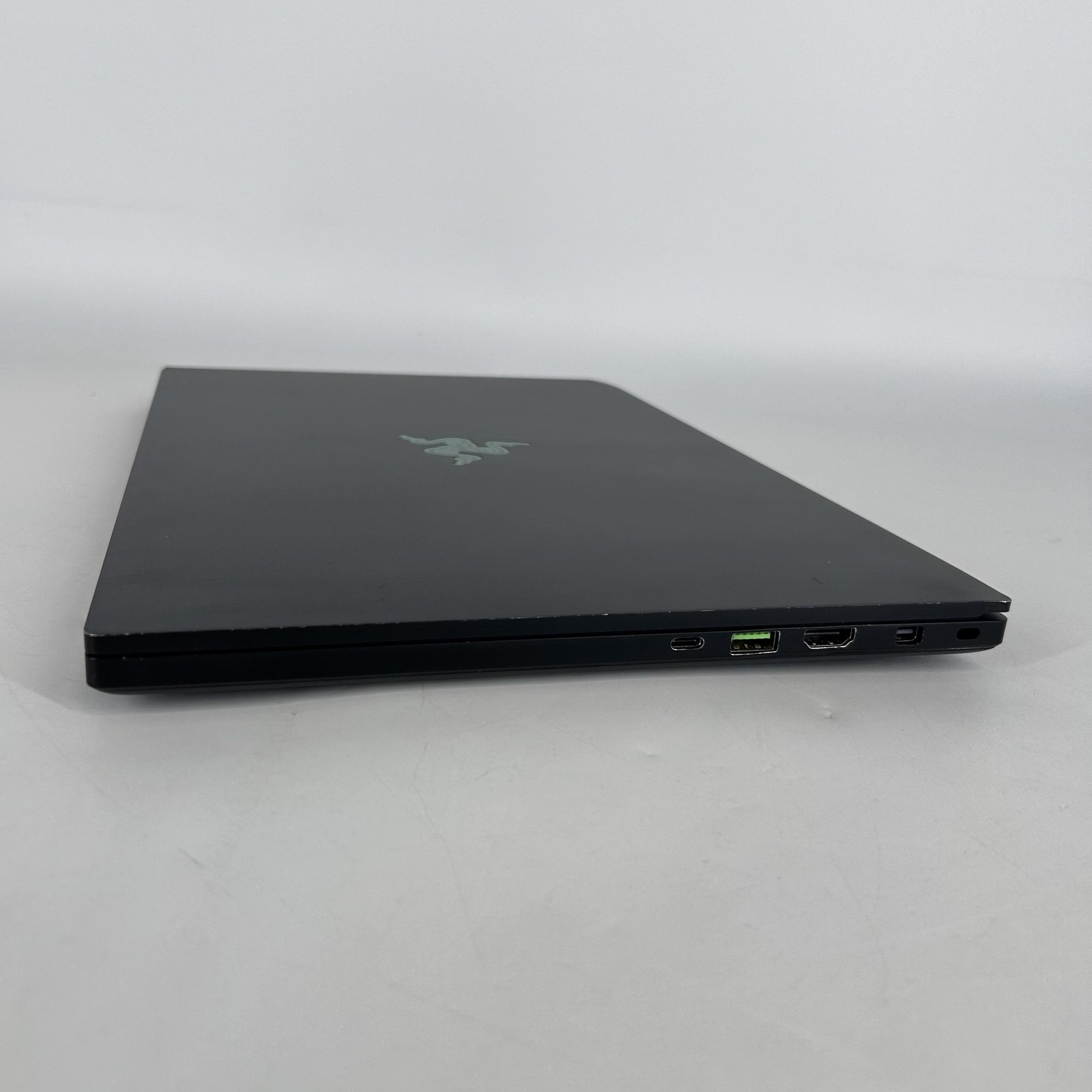 Razer Blade 15 Advanced 4K TOUCH i7-9750H 2.60GHz 16GB 1TB SSD RTX 2080 Max-Q