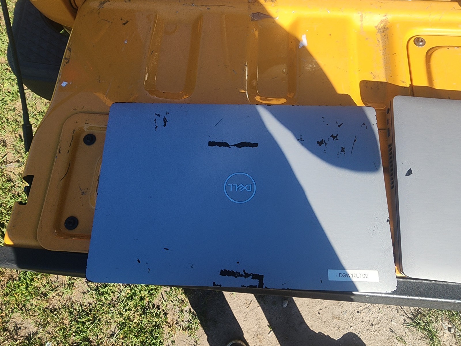 Lot of 3 Dell Precision 3550 Laptop i5 10310u 15.6″ FHD Paint Chips Fully Work