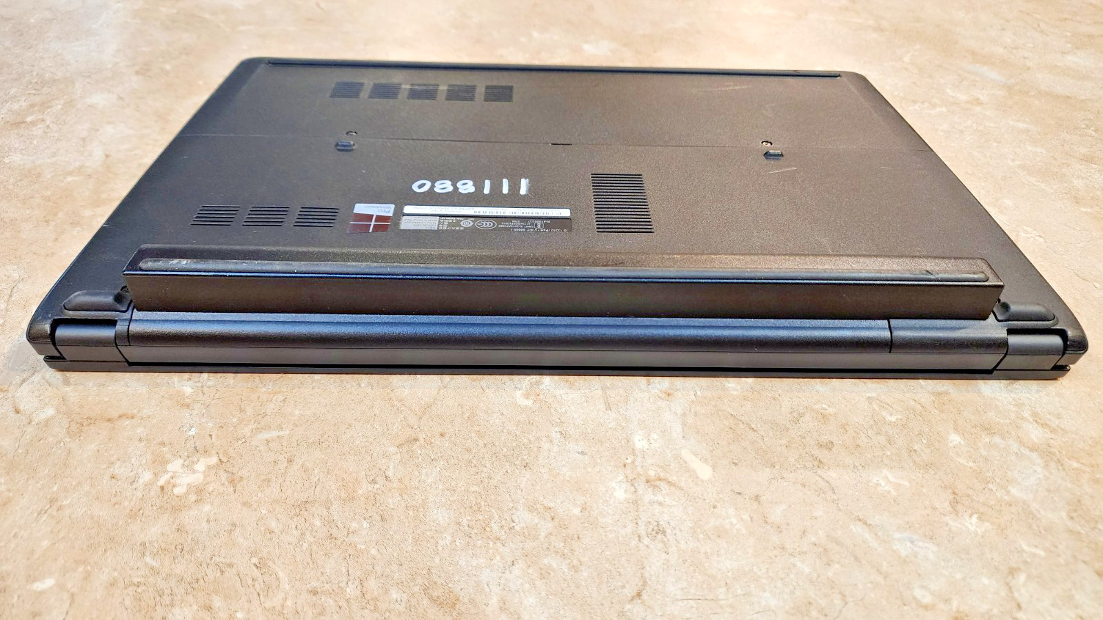 Dell Latitude 3570 15.6″ Core i5-6200U 8GB RAM 500GB HDD Laptop