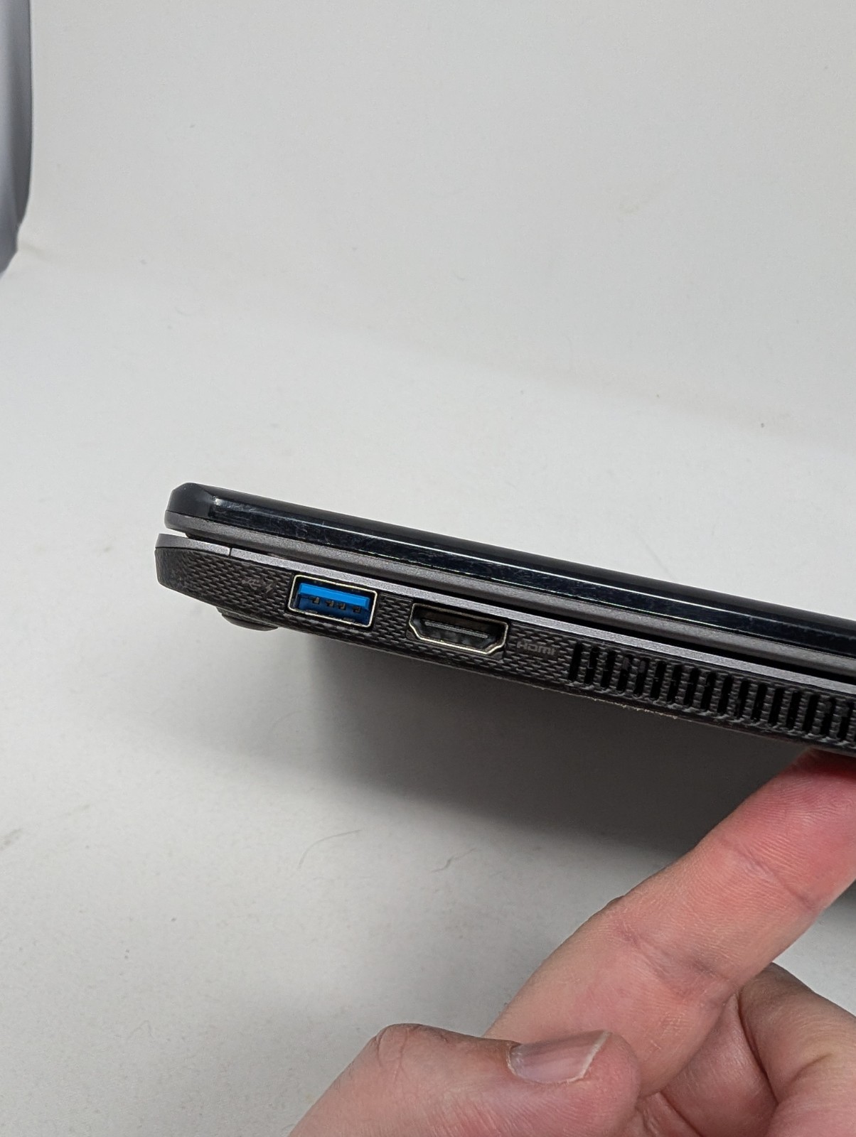 Toshiba Satellite U920t 2in1 Convertible 12.5″ i5 1.7GHz No HDD Boots To Bios
