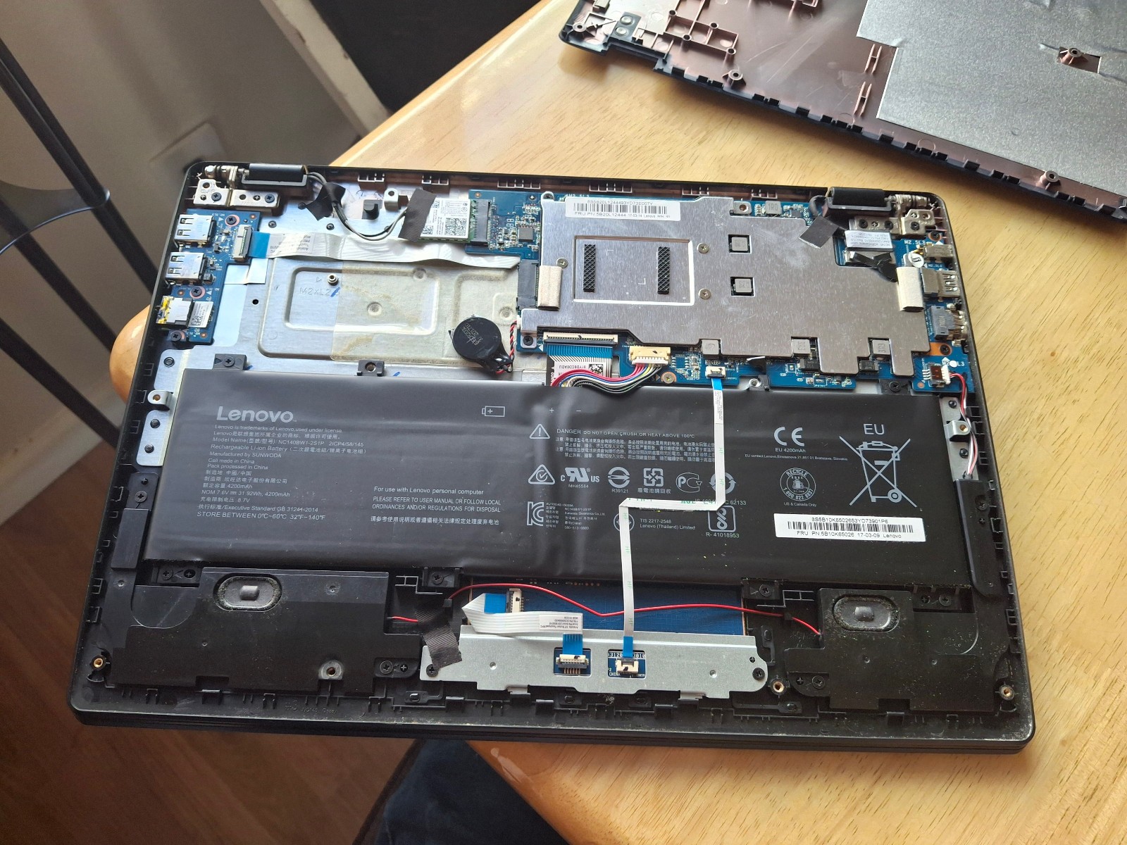 Lenovo IdeaPad 100S 14″ (Intel Celetron, 1.60 GHz, 2GB) Laptop Navy Blue No SSD