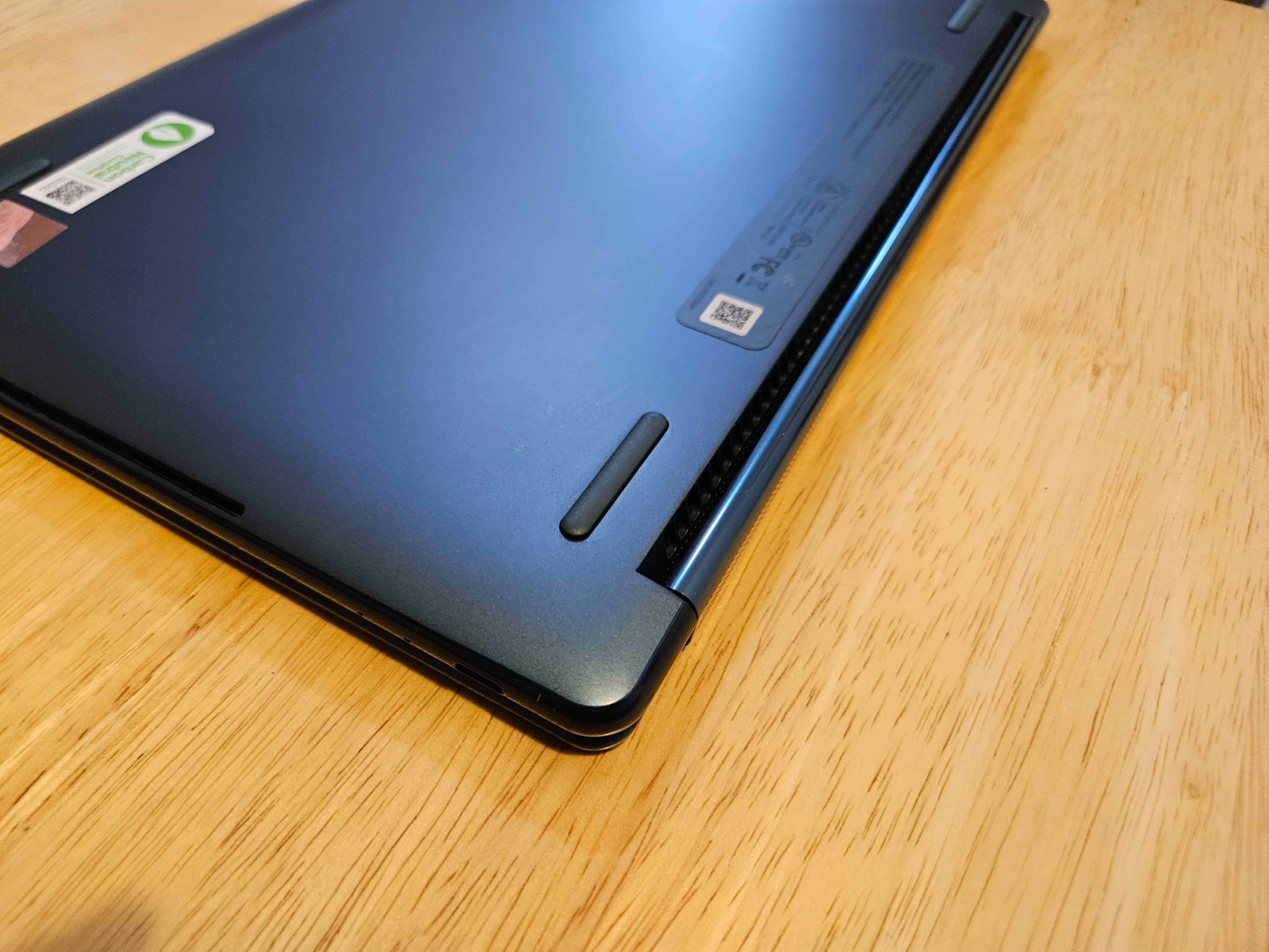 Lenovo Yoga Book 9i 14″ Dual OLED Touch 3K Ultra 7 255H 16GB RAM 1TB SSD Laptop