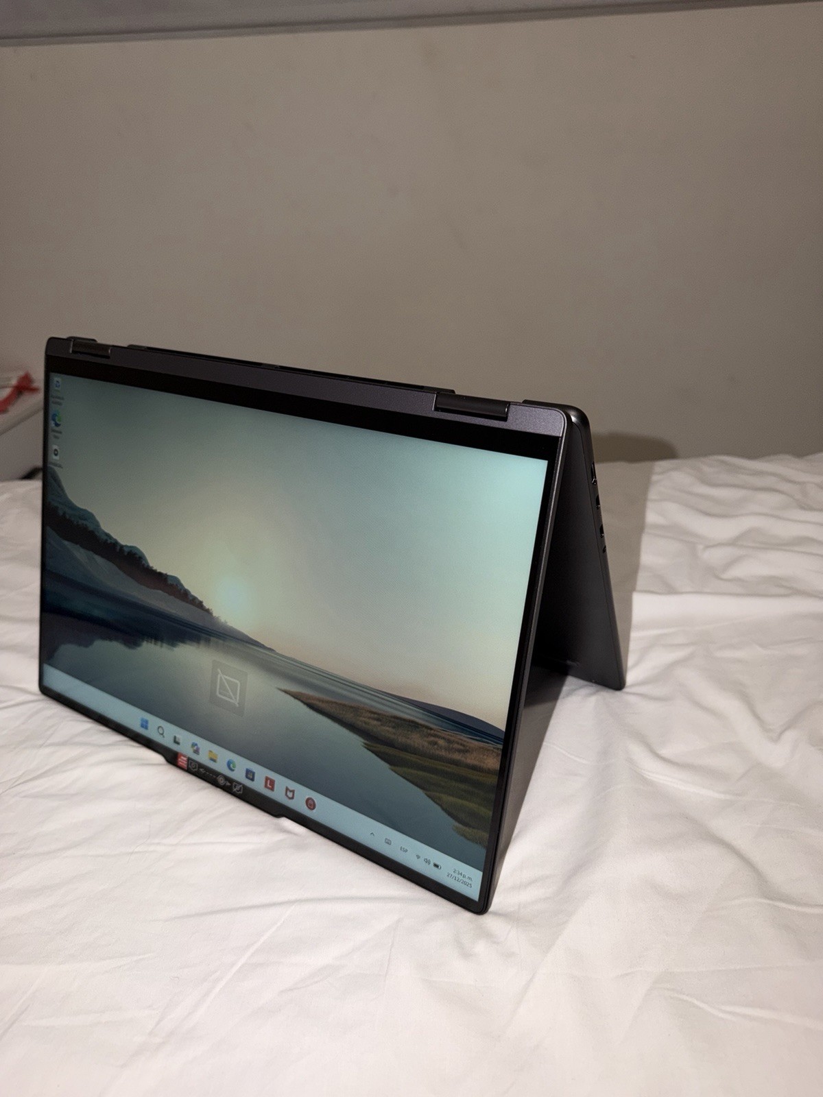 Lenovo yoga Intel Core Ultra 7 Windows 11 Touchscreen Gray USB-C HDMI Wi-Fi