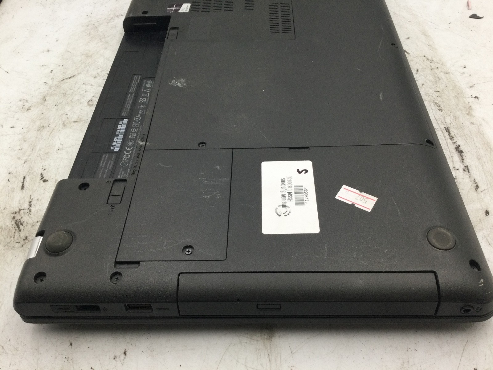 LENOVO THINKPAD E560 – BOOTS TO BIOS/BAD LCD – INTEL CORE I5 – NO RAM – READ-BB