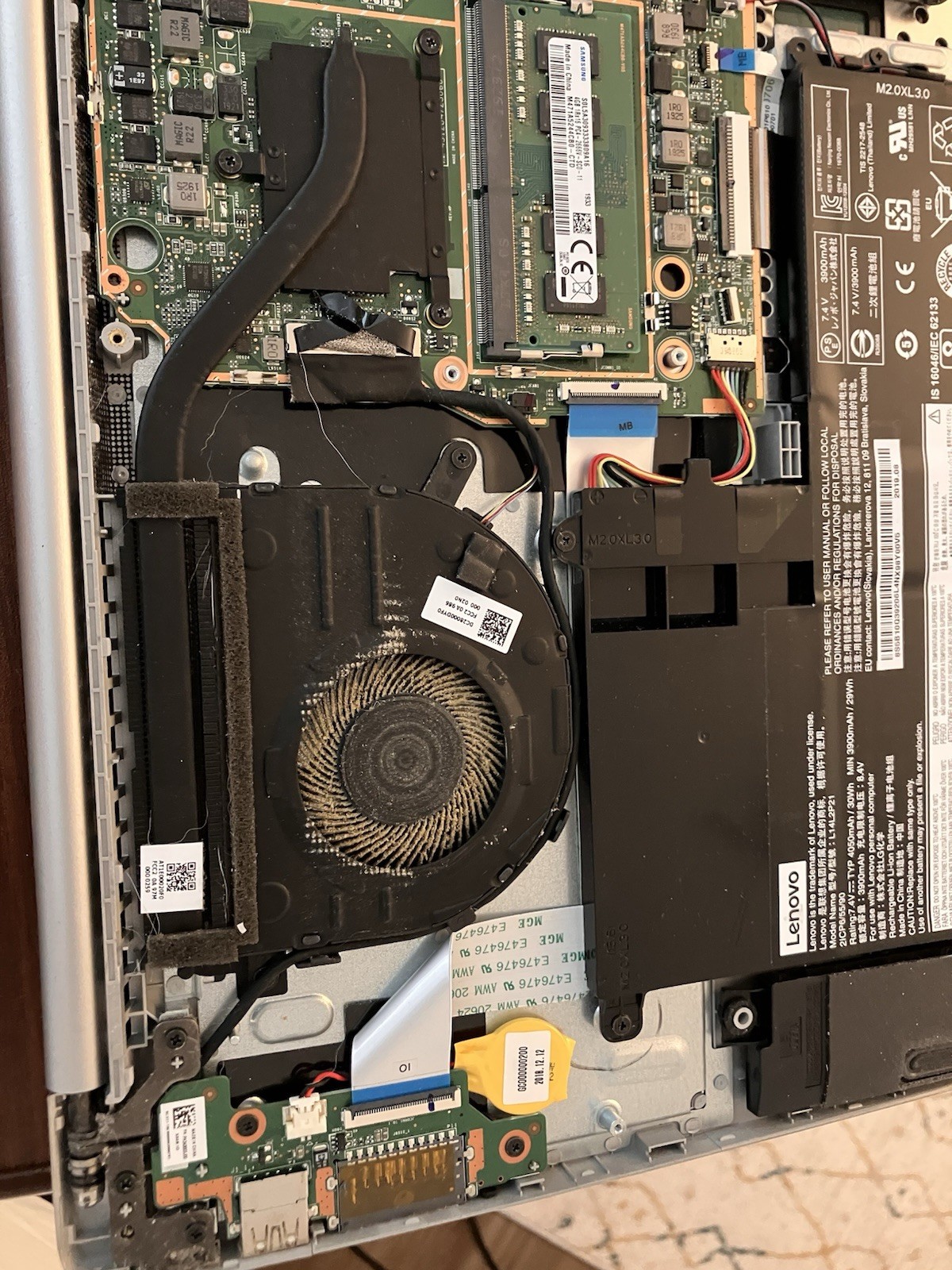 Lenovo Ideapad 330S-15ARR Ryzen 5 2500U / 8GB RAM / NO SSD
