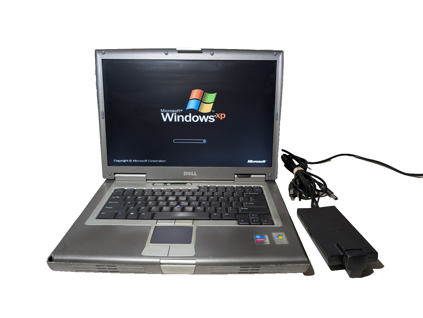 15″ Dell Latitude D810 | Pentium M 30GB HDD | ATI DVD Win XP 32-Bit Serial Port