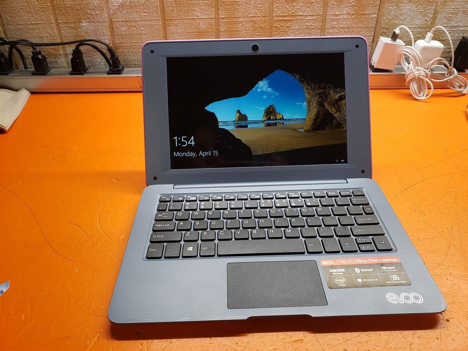 ⭐️⭐️⭐️⭐️⭐️ **AS IS FOR PARTS** EVOO EV-C-101-1 Laptop Wifi 32G Pink