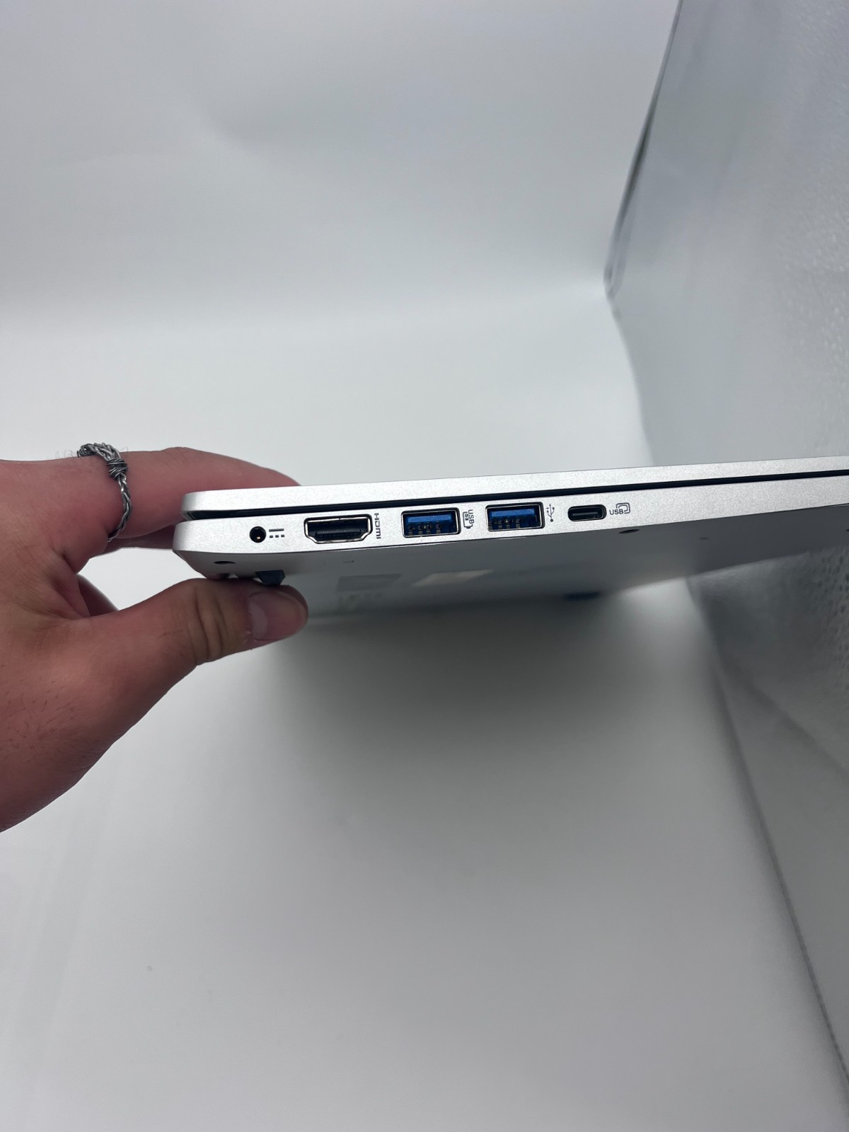 Acer Swift 5 15.6″ i7-8565U 16GB RAM 512GB SSD IPS Laptop