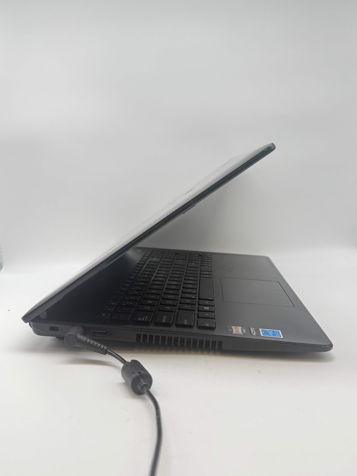 ASUS Laptop AMD E1-1200 1.40 GHz 4 GB RAM 320 GB HDD Bad Battery