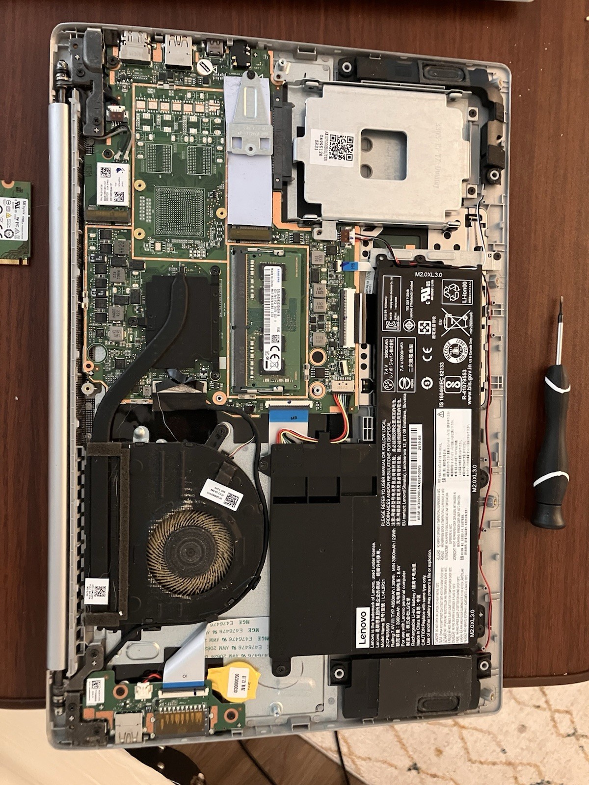 Lenovo Ideapad 330S-15ARR Ryzen 5 2500U / 8GB RAM / NO SSD