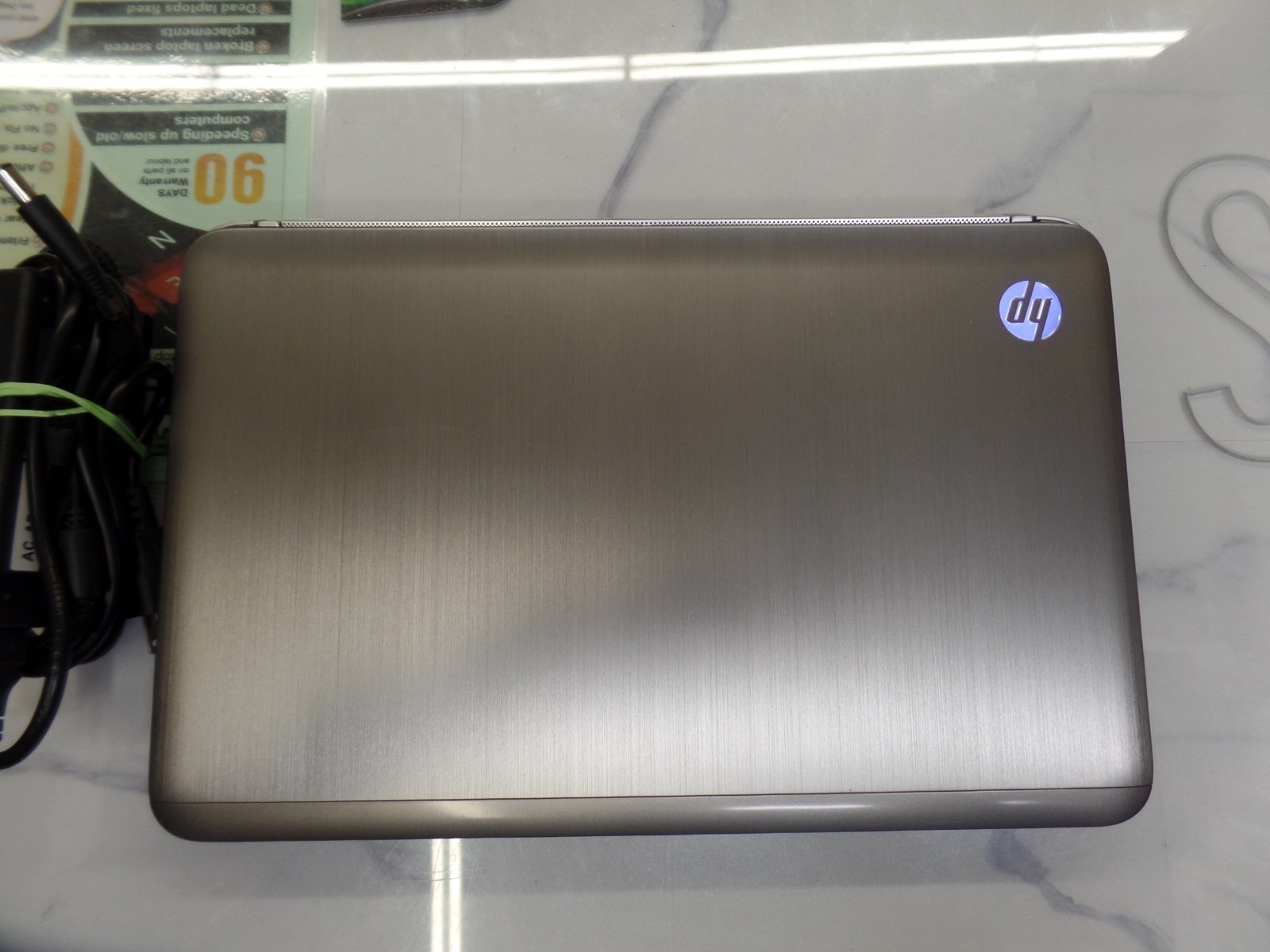 Brushed Aluminum 15″ HP Pavilion DV6-6123cl 1.40GHz Amd A6 6GB 500GB win10 DVD