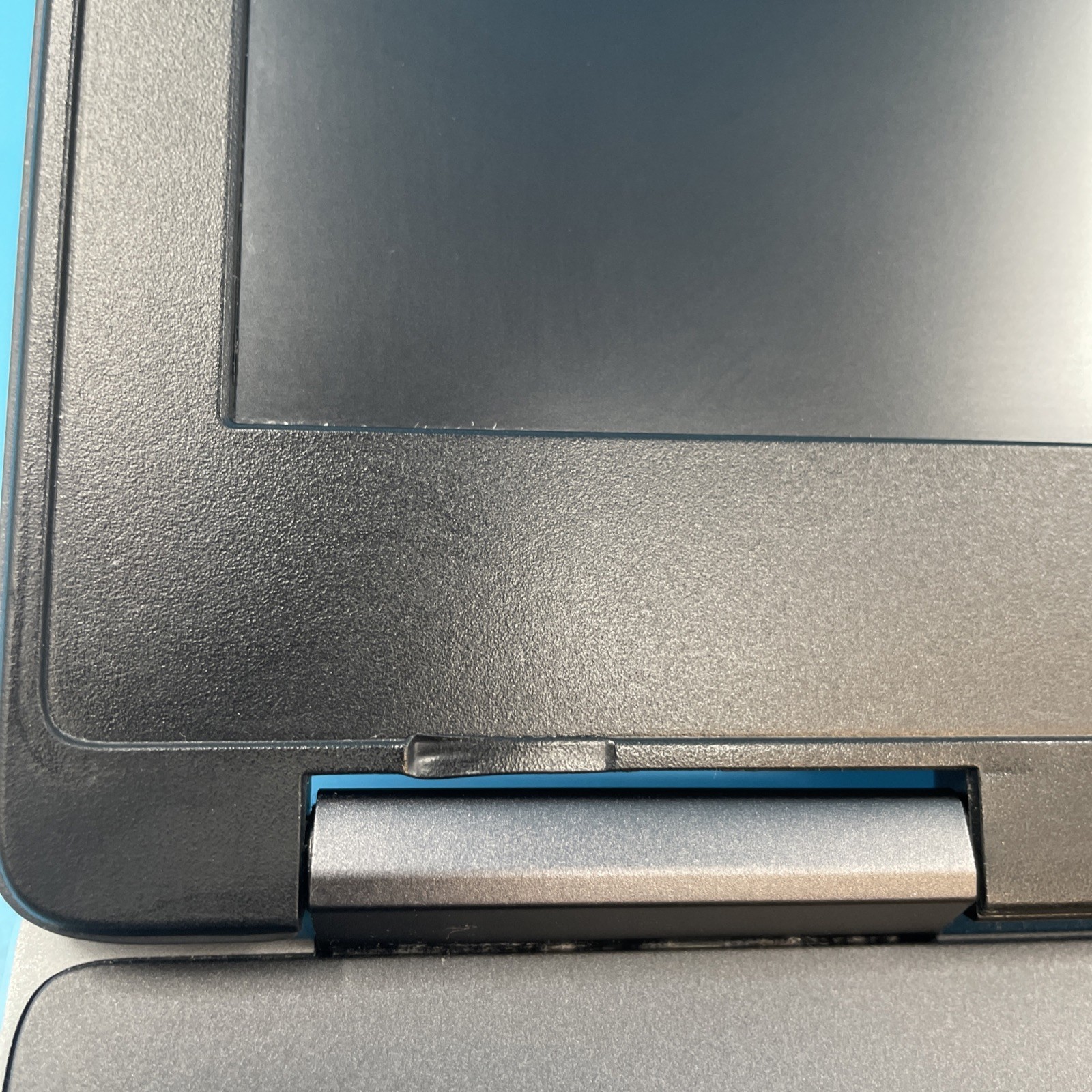 Dell Precision 7740 | i7-9750H | 64GB | NO DRIVE | RTX 3000 | NO OS | 50% BATT